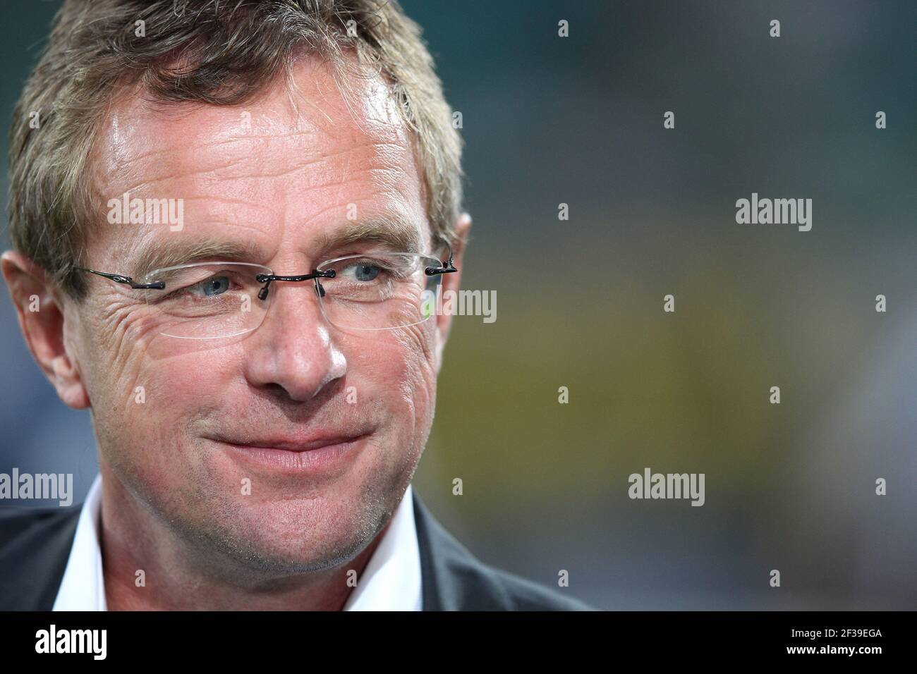 Wolfsburg, Allemagne. 11 septembre 2011. Firo Fuvuball, football, 11.09.2011 1er Bundesliga, saison 2011/2012 VFL Wolfsburg - FC Schalke 04 2: 1 Ralf Rangnick, entraîneur Schalke, portrait, rires | usage dans le monde crédit: dpa/Alay Live News Banque D'Images