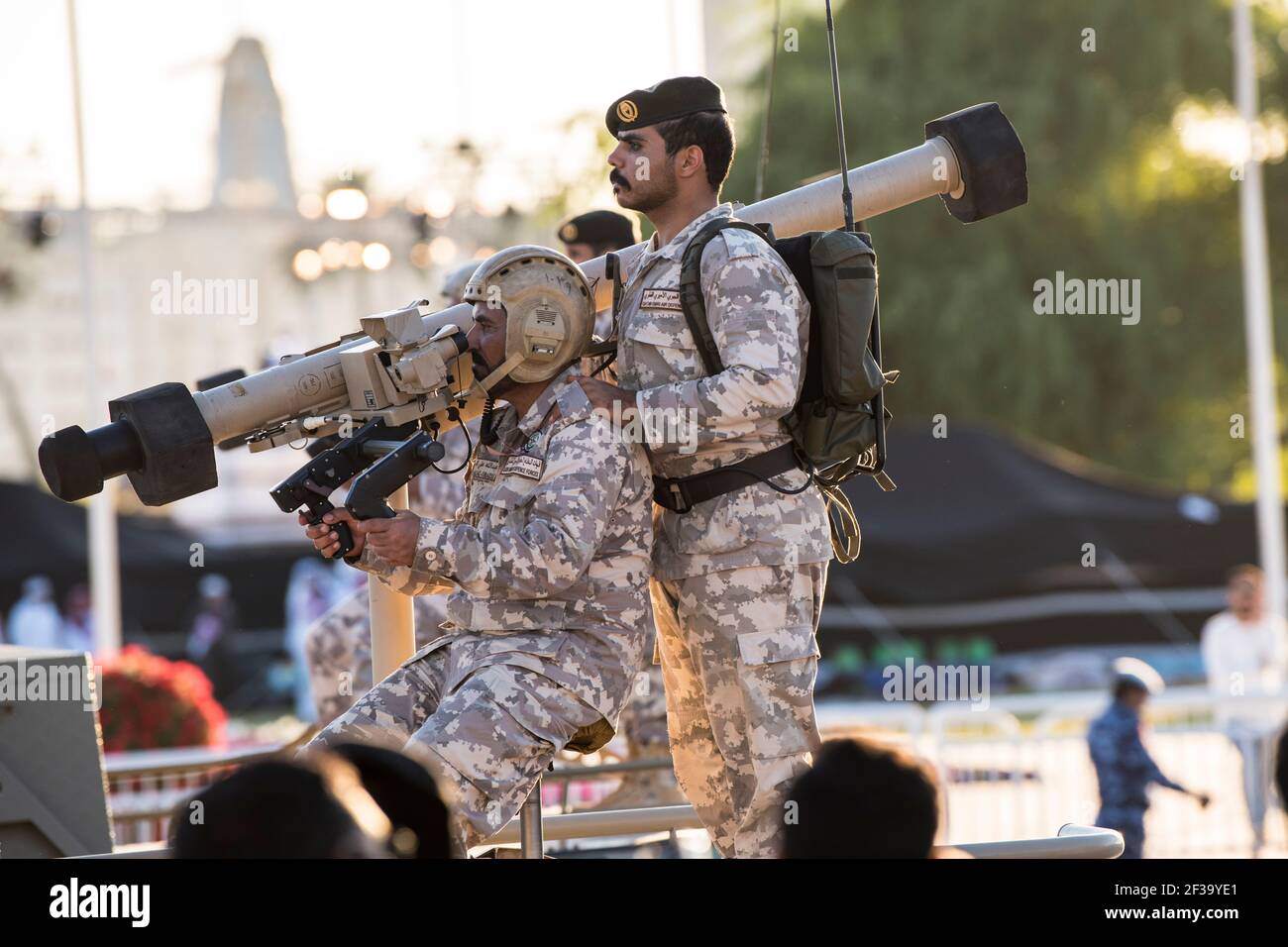 Doha, Qatar - 18 décembre 2017: Performance militaire sur la parade de la Journée nationale sur la Corniche. Banque D'Images