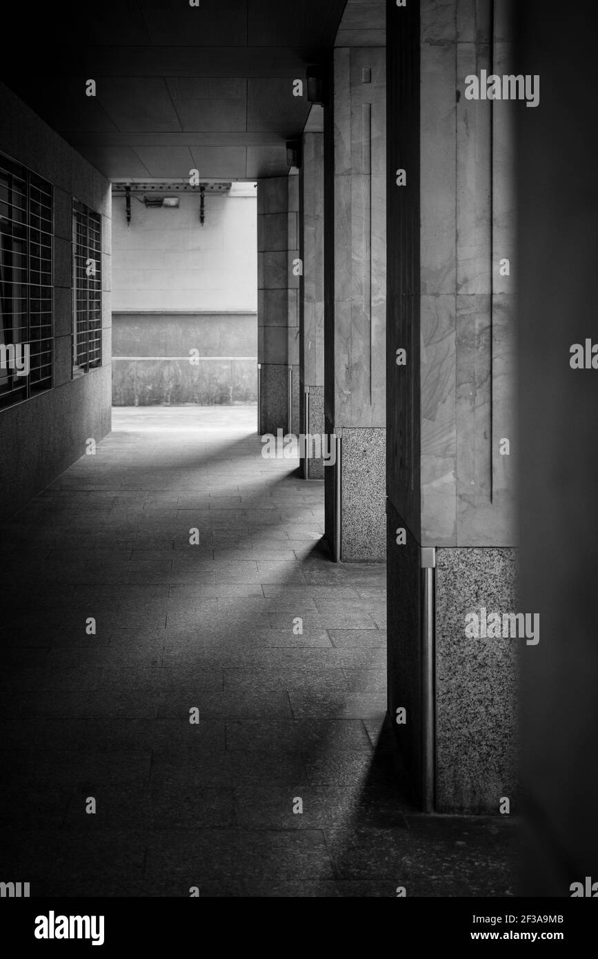 Passage sombre Banque D'Images