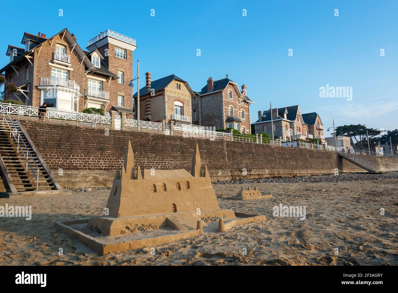 Château de sable sur la plage de Pléneuf-Val-André, Côtes d'Armor, Britanny, France Banque D'Images