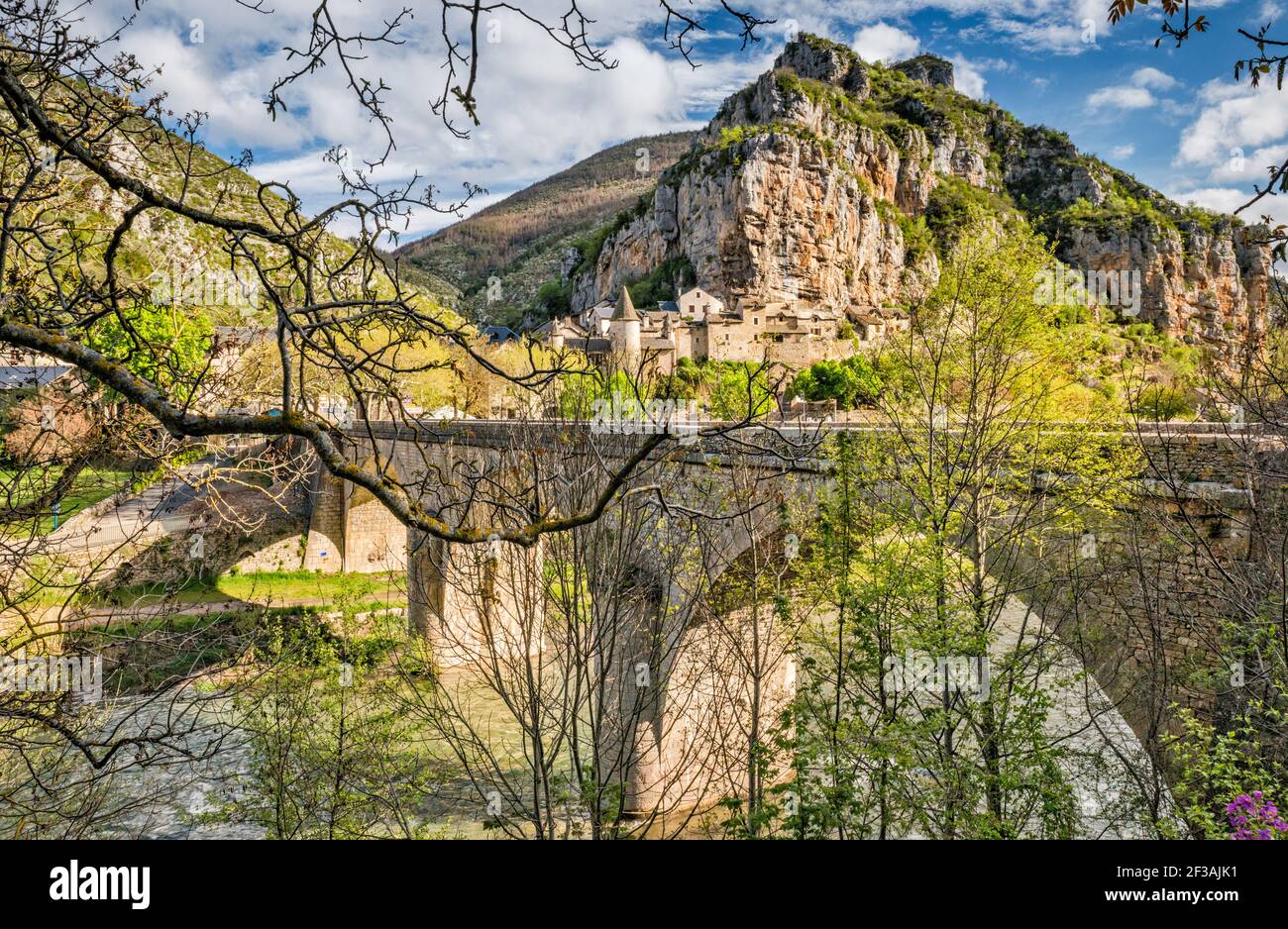 Village de la Malène, pont médiéval sur le Tarn, Gorges du Tarn, commune Lozère, région occitanie, France Banque D'Images