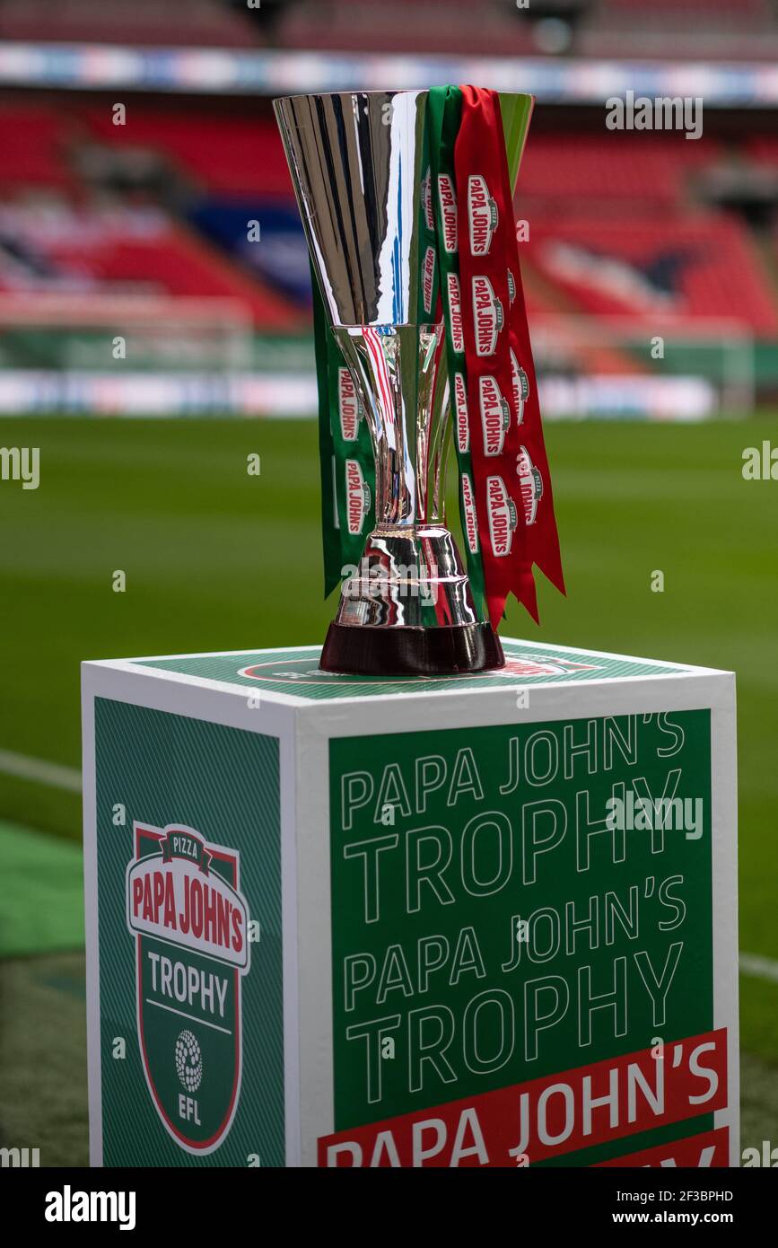 Trophée Papa Johns FA au stade Wembley Banque D'Images