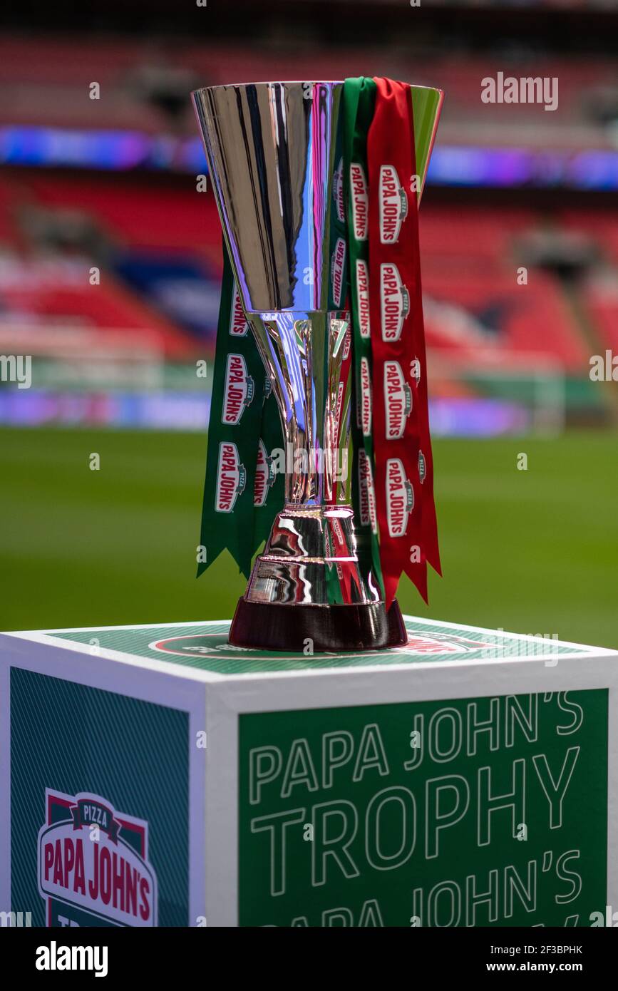 Trophée Papa Johns FA au stade Wembley Banque D'Images