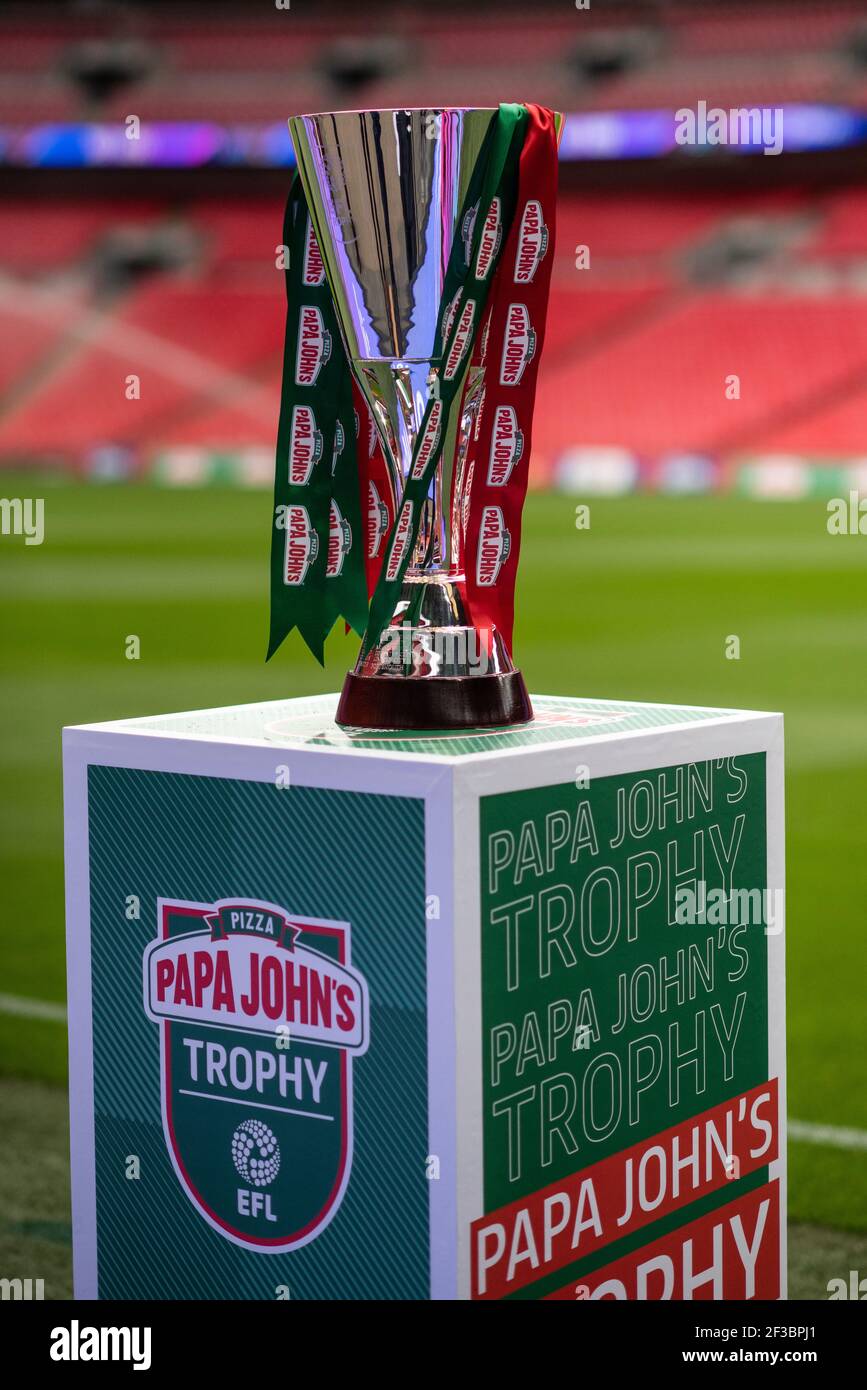 Trophée Papa Johns FA au stade Wembley Banque D'Images
