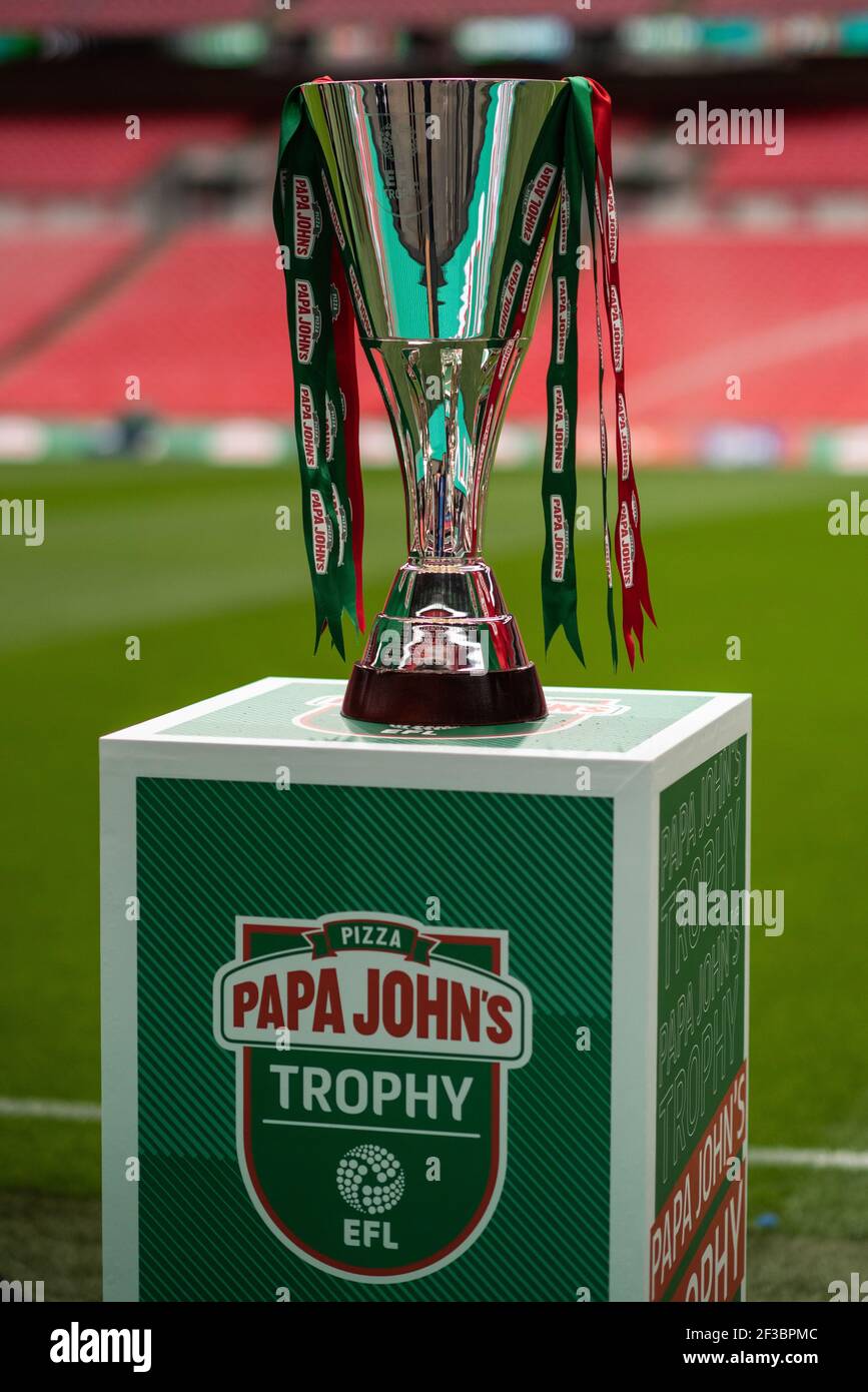 Trophée Papa Johns FA au stade Wembley Banque D'Images