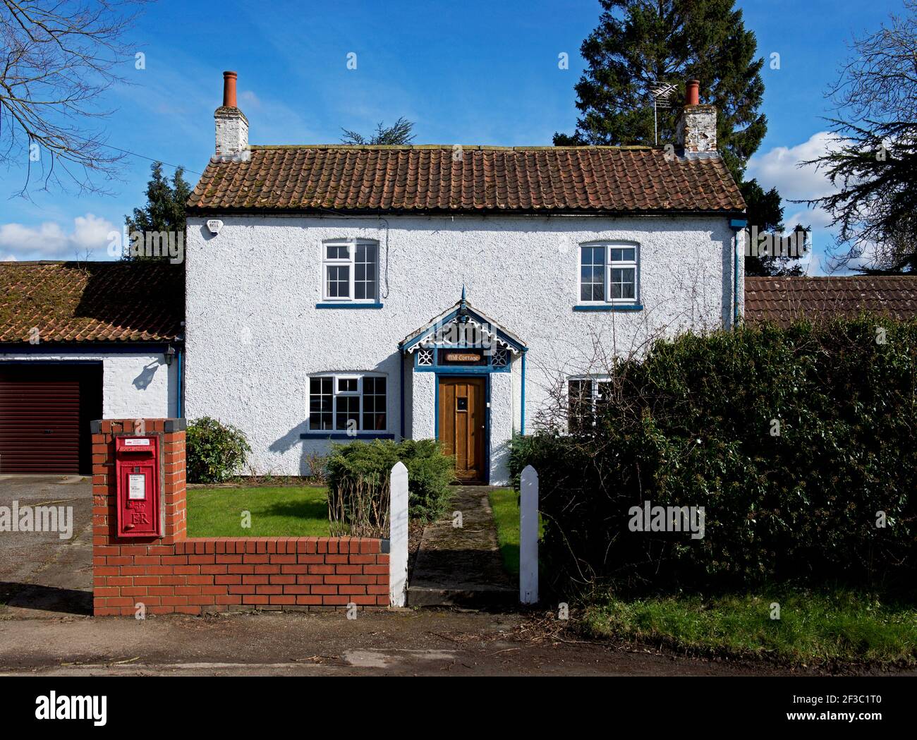 Mill Cottage dans le village d'Acaster Malbis, North Yorkshire, Angleterre Banque D'Images