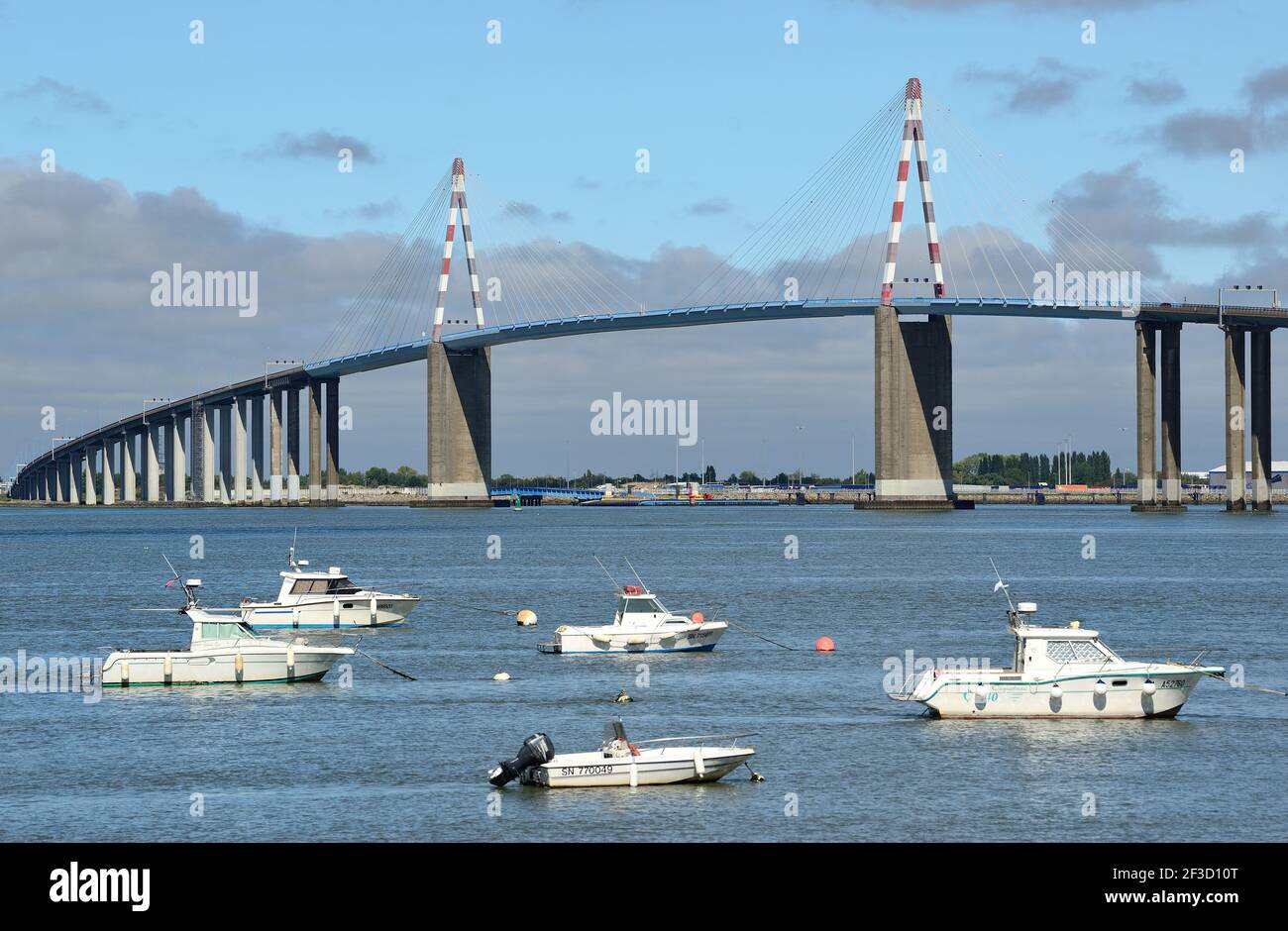 Saint-Nazaire (nord-ouest de la France) : le pont Saint-Nazaire de l'autre côté de la Loire, à partir de Saint-Brevin-les-Pins Banque D'Images