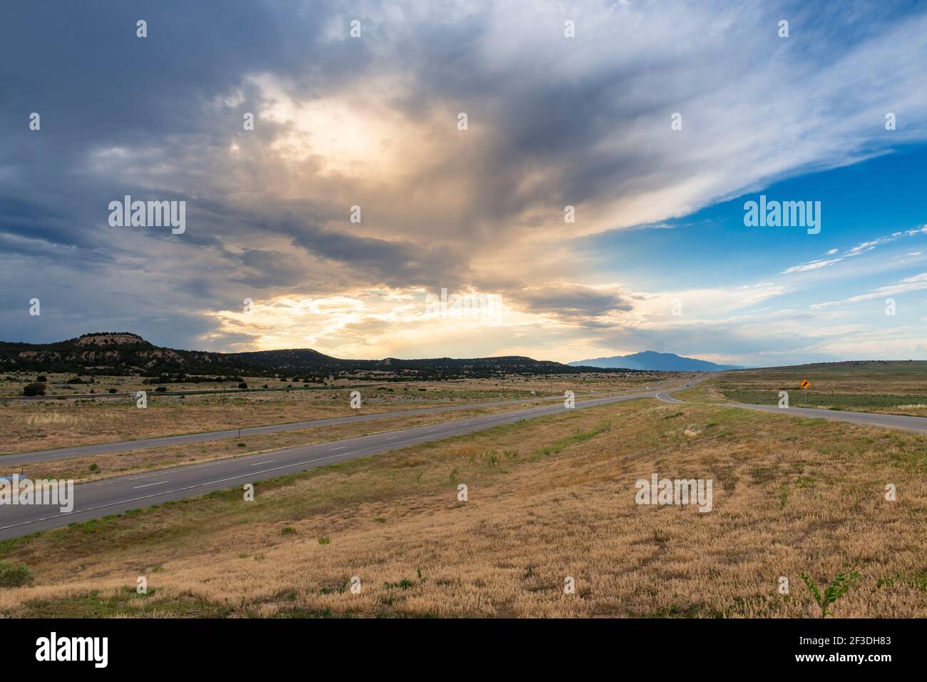 Vue de l'autoroute I 25, dans l'État du Colorado, États-Unis; concept de transport de marchandises. Banque D'Images
