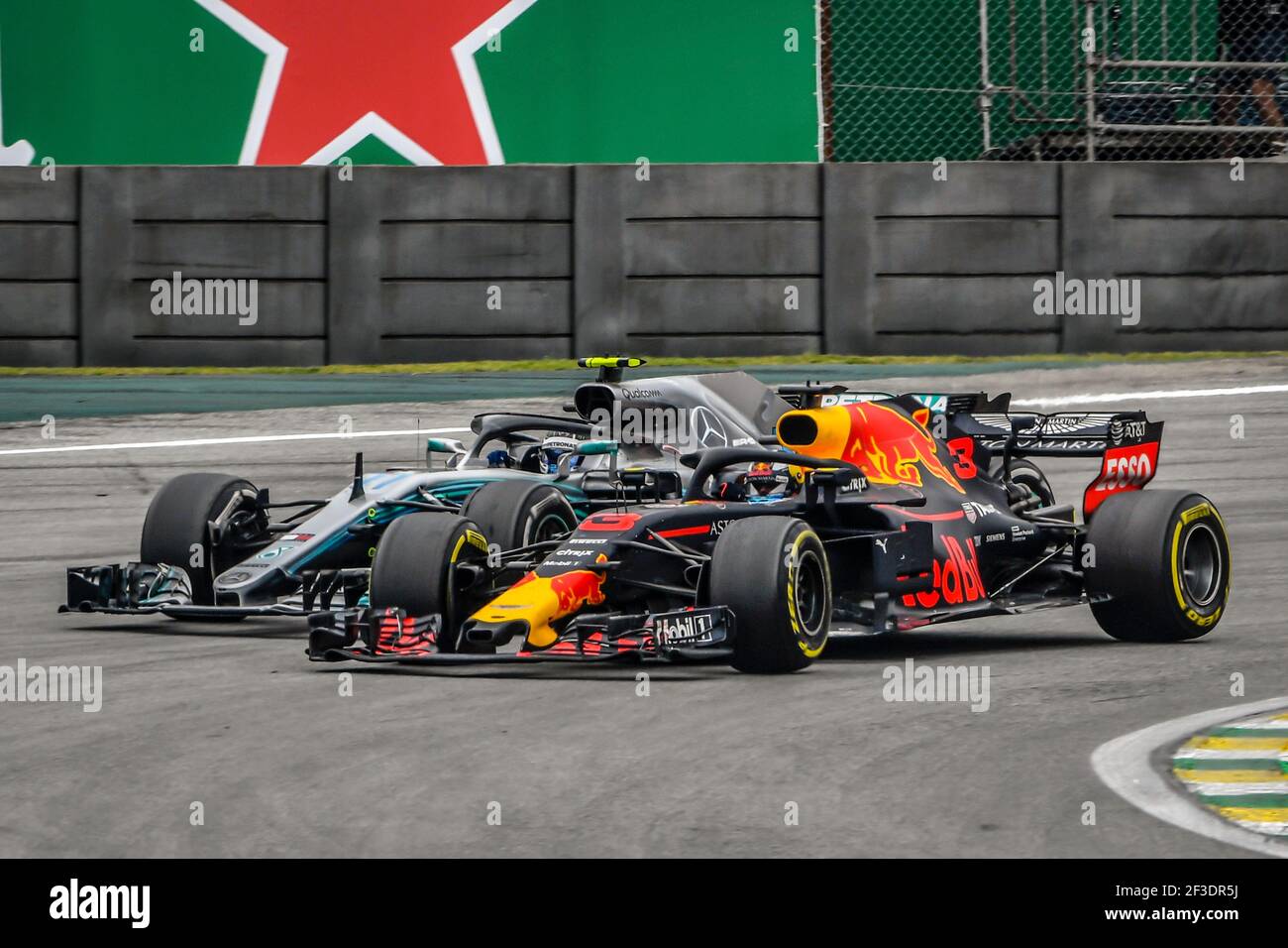 03 RICCIARDO Daniel (aus), Aston Martin Red Bull Tag Heuer RB14, action , 77 BOTTAS Valtteri (fin), Mercedes W09 Hybrid EQ Power+ équipe Mercedes GP, action pendant le Championnat du monde de Formule 1 2018, Grand Prix du Brésil du 08 au 11 novembre à Sao Paulo, Brésil - photo Eric Vargiolu / DPPI. Banque D'Images