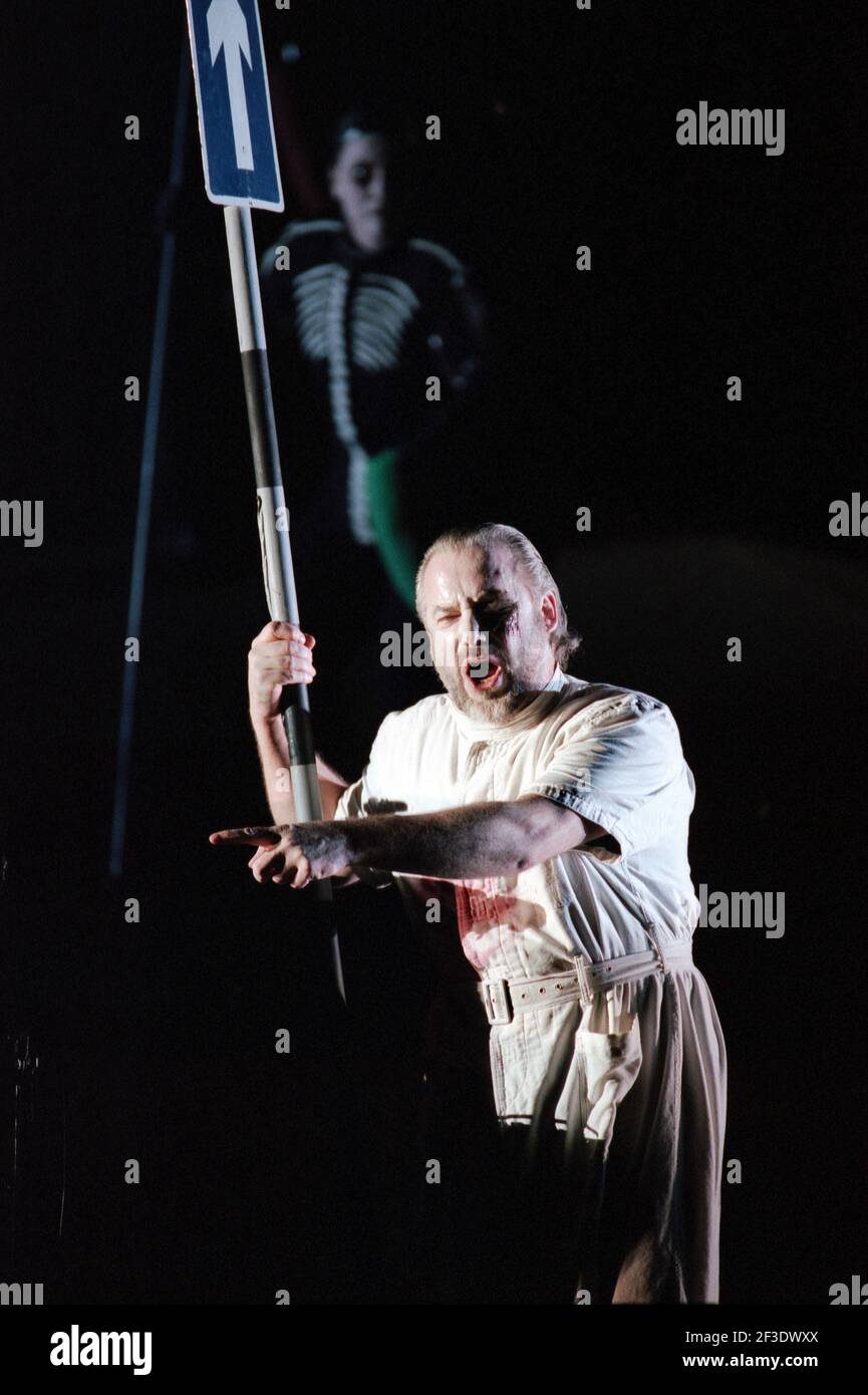 John Tomlinson (Wotan) dans DIE tour par Wagner à l'Opéra Royal, Covent Garden, Londres WC2 30/09/1996 chef d'orchestre: Bernard Haitink design: Nigel Lowery éclairage: Pat Collins directeur: Richard Jones Banque D'Images