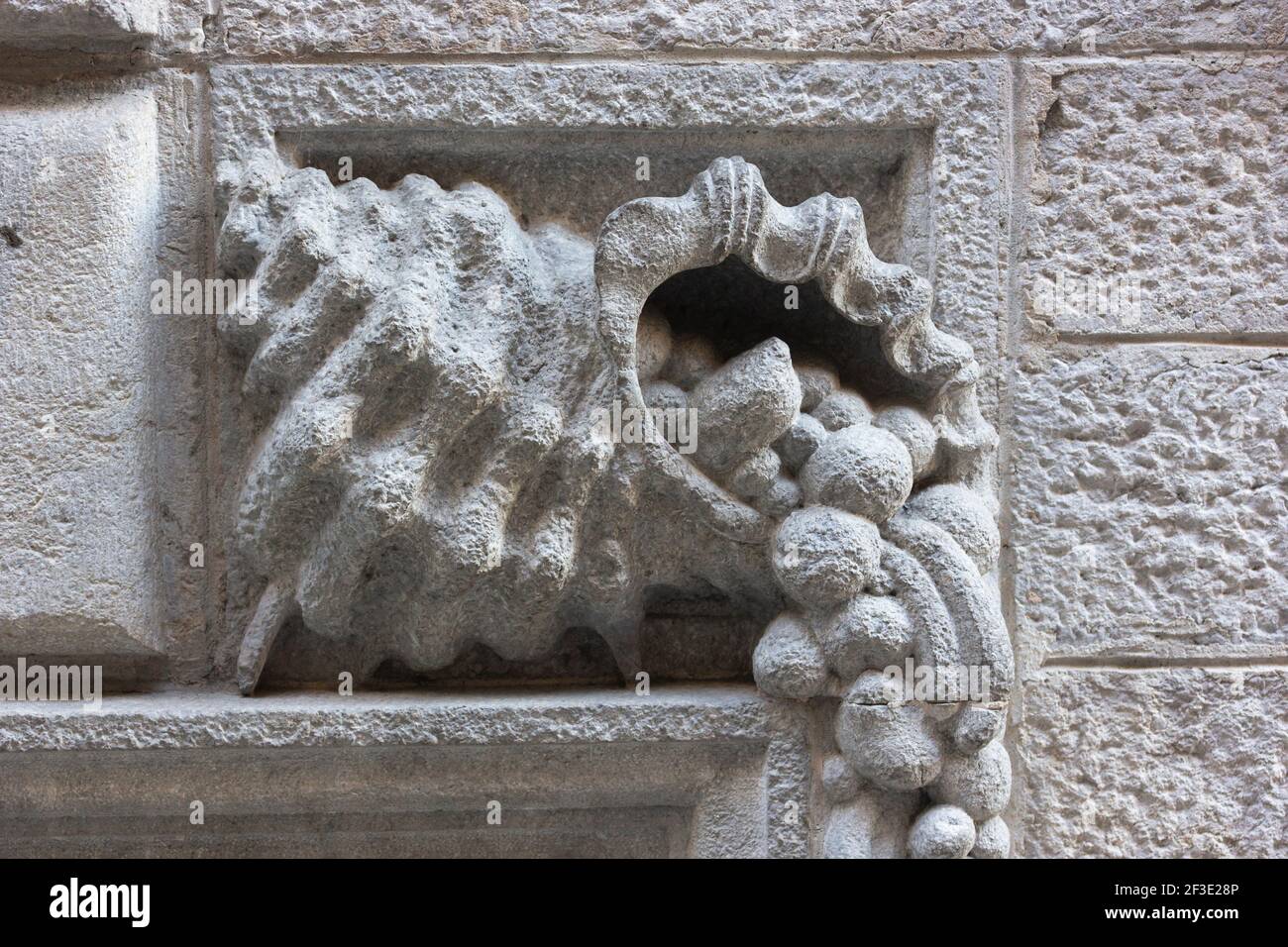 pierre sculptée dans la forme d'une coquille de conch espagne Banque D'Images