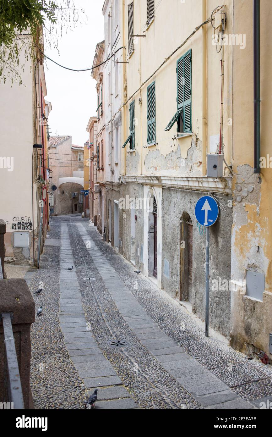 Sassari rues étroites basées dans la vieille ville de la ville. Sassari est la deuxième plus grande ville de Sardaigne. Banque D'Images