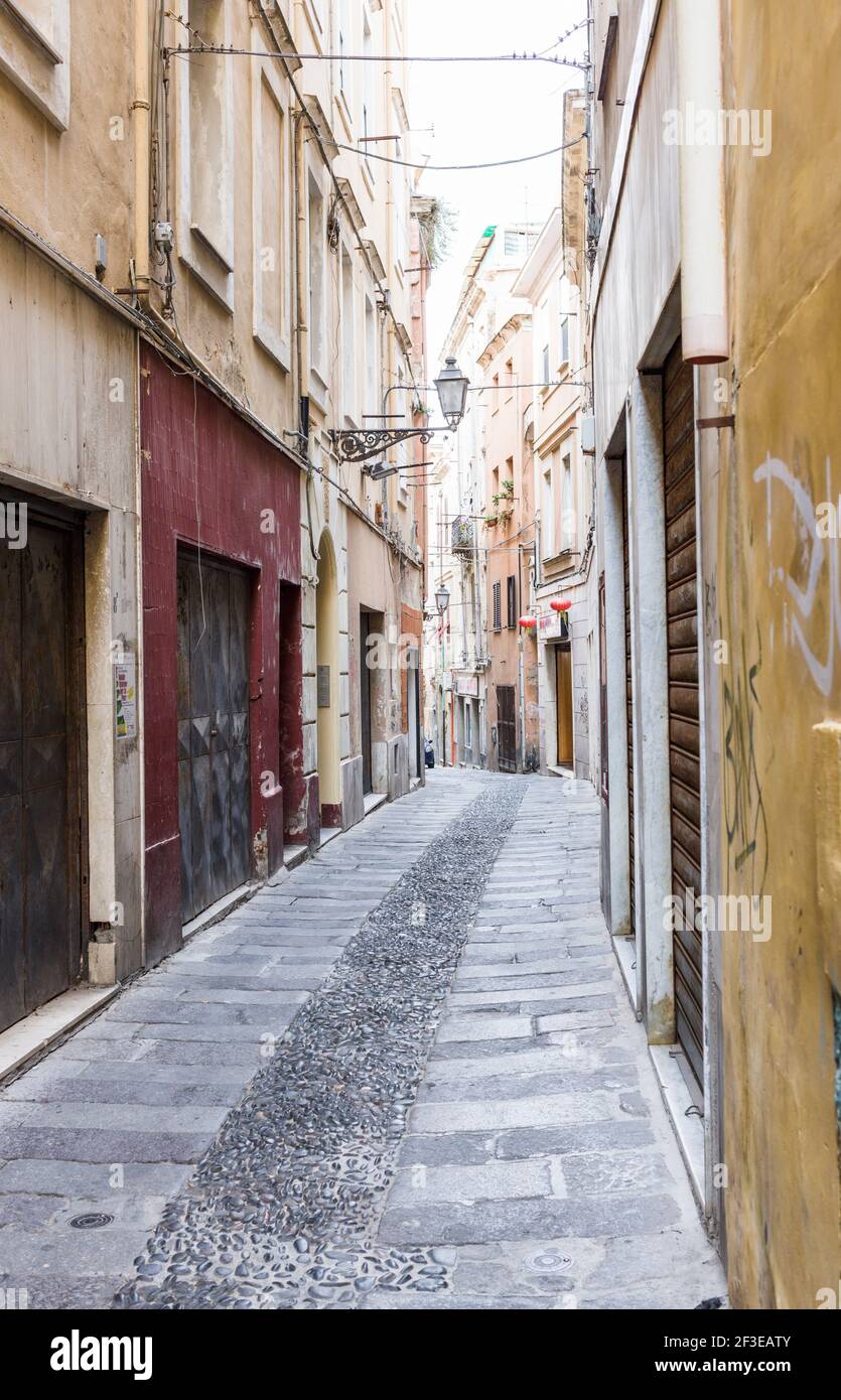 Sassari rues étroites basées dans la vieille ville de la ville. Sassari est la deuxième plus grande ville de Sardaigne. Banque D'Images