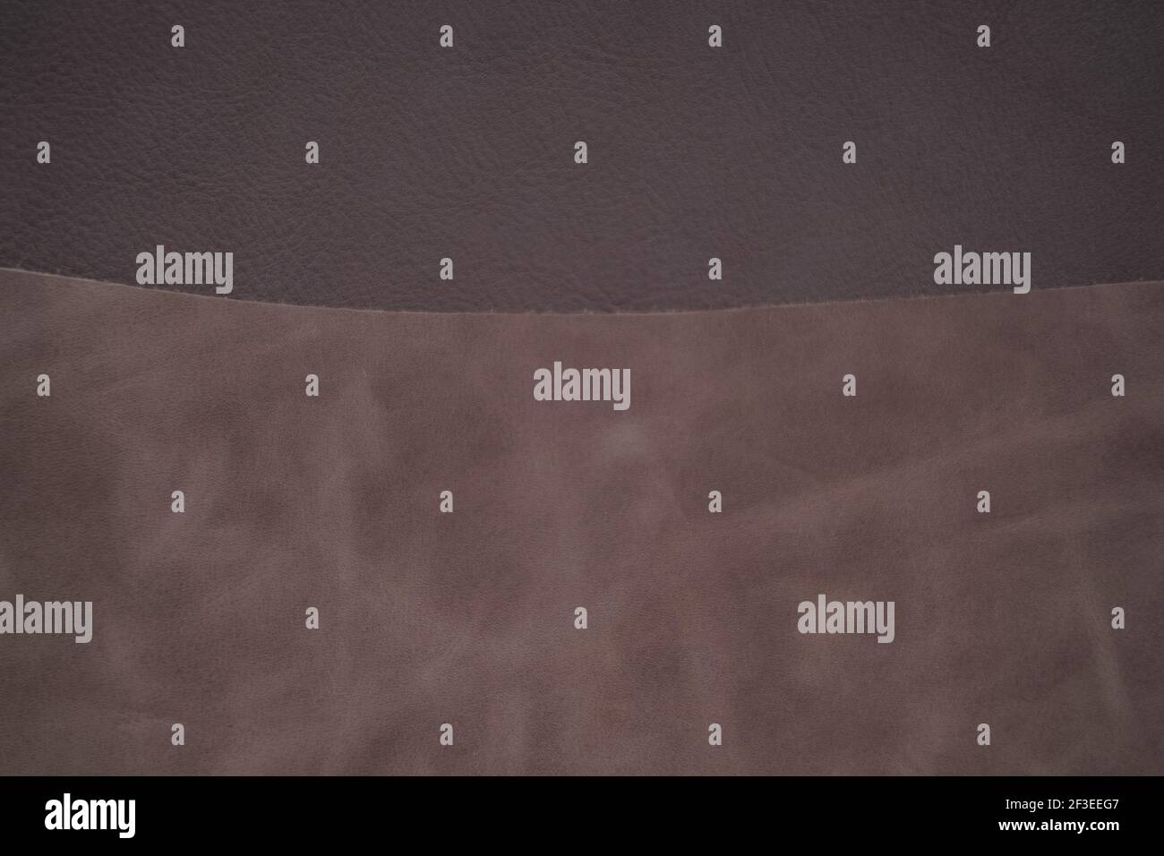 Arrière-plan en cuir. Texture du cuir véritable et du daim.morceaux de cuir brun.ensemble de morceaux de cuir véritable de couleurs brunes.Fabrication à partir de véritables Banque D'Images