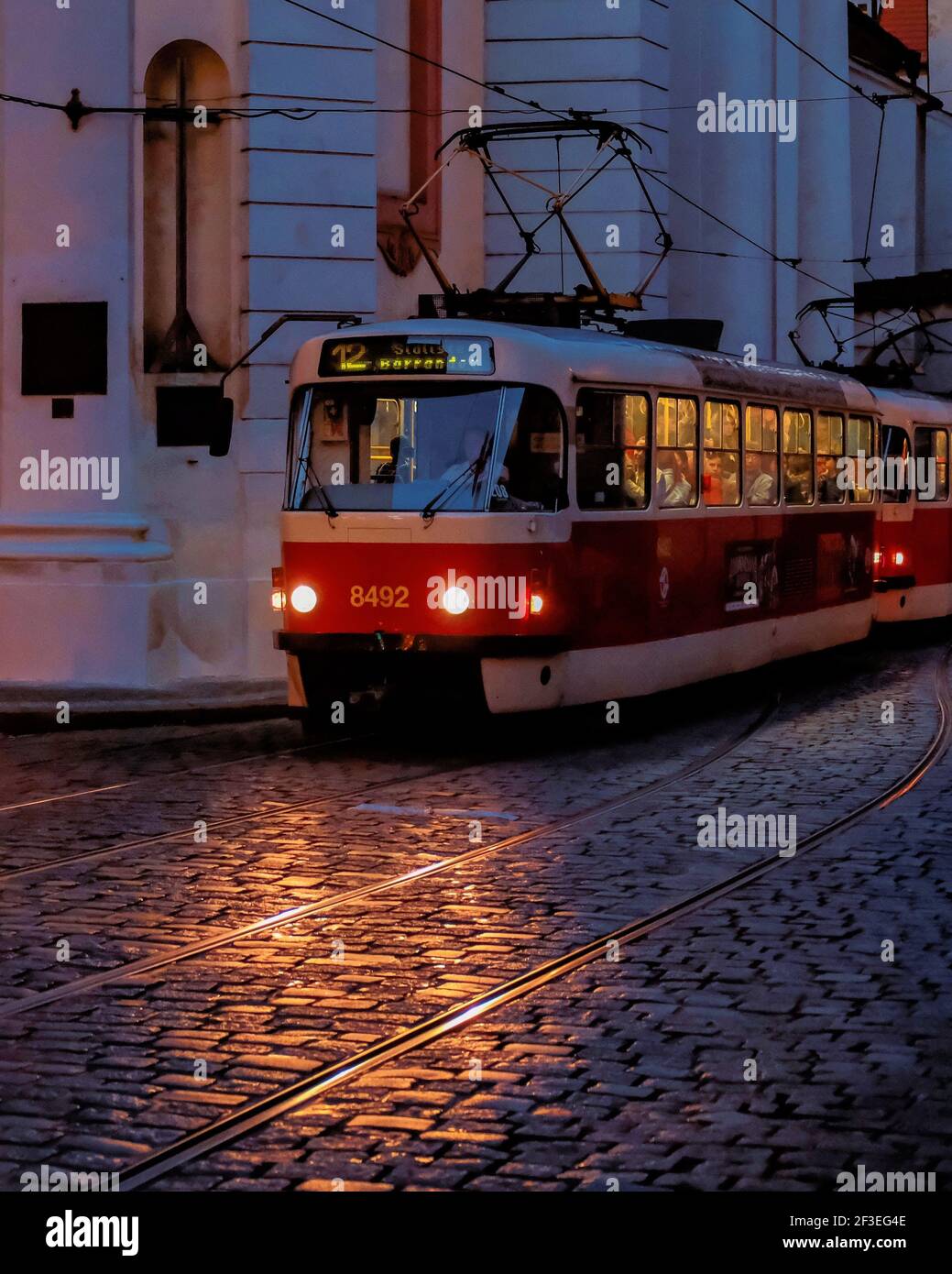 Old Vintage Tram dans le centre-ville - Prague Banque D'Images