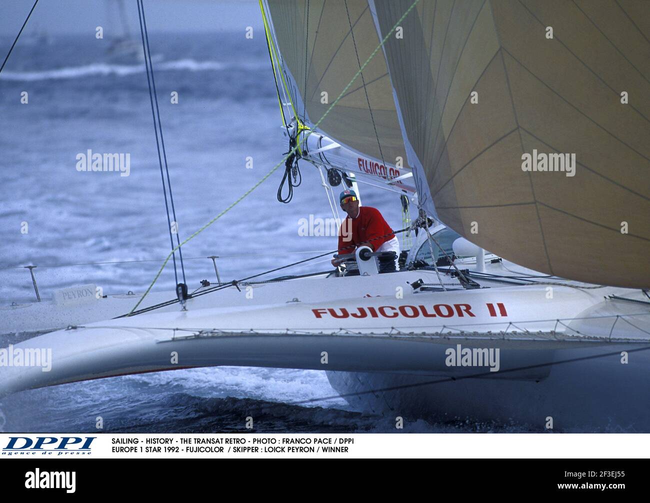 VOILE - HISTOIRE - LA TRANSAT RETRO - PHOTO : FRANCO PACE / DPPI EUROPE 1 ÉTOILE 1992 - FUJICOLOR / SKIPPER : LOICK PEYRON / GAGNANT Banque D'Images