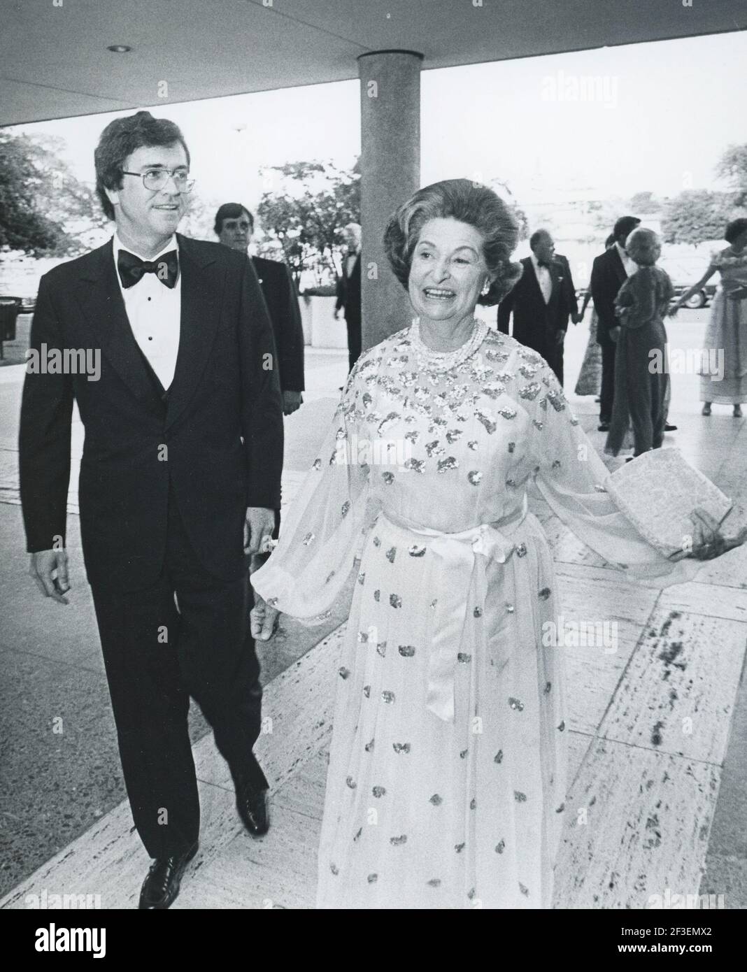 Rétrospective sur la vie de l'ancienne première dame, Lady Bird Johnson pendant ses années au Texas après la mort de l'ancienne présidente Lyndon Baines Johnson le 22 janvier 1973. Cette photo montre W, Thomas Johnson de Los Angeles avec Lady Bird Johnson le 4 juin 1982 à l'extérieur de la bibliothèque LBJ. ©Bob Daemmrich Banque D'Images