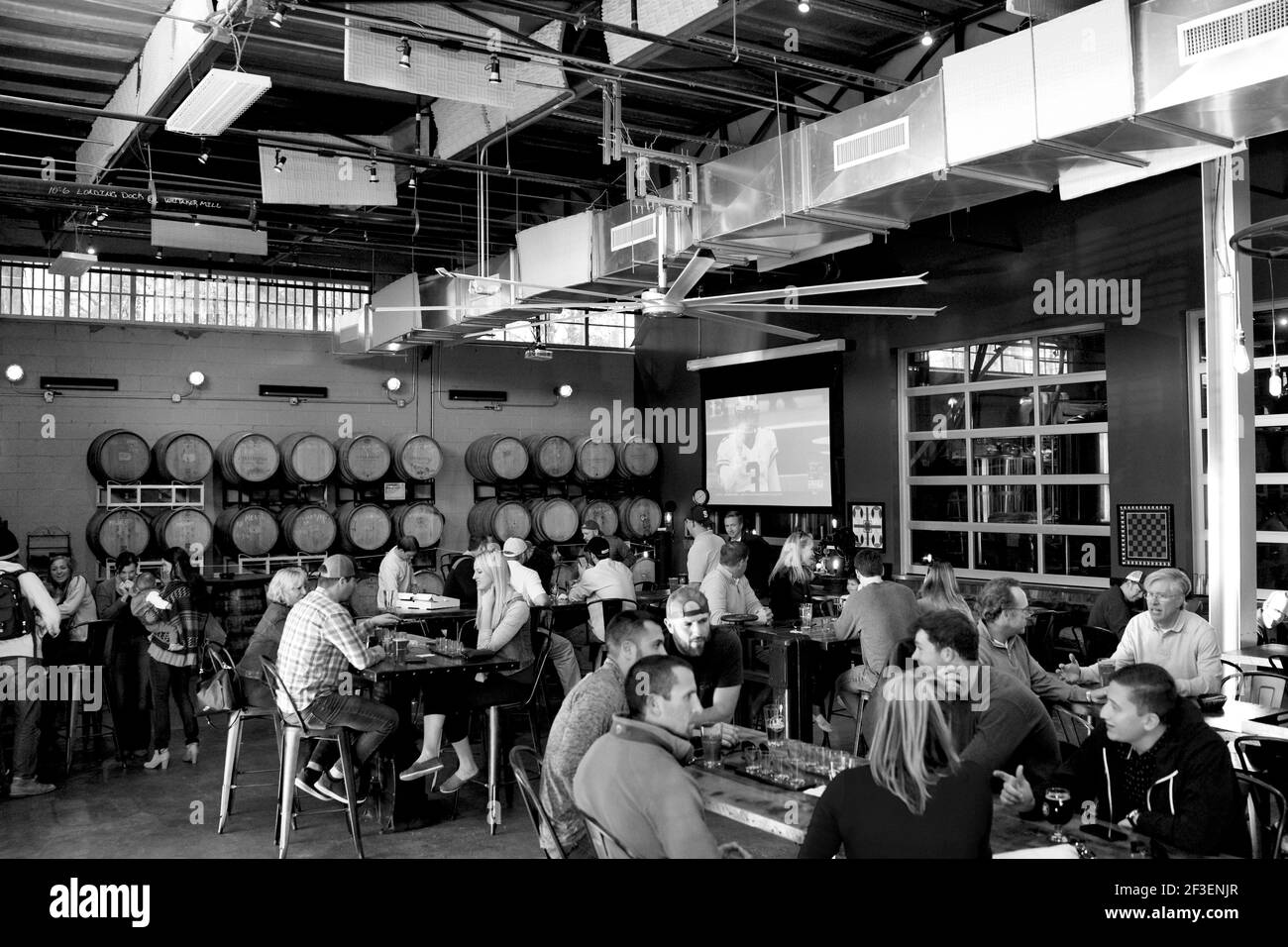 Lynwood Brewing Concern (LBC) à Raleigh, en Caroline du Nord. Brasserie artisanale locale avec une large sélection de bières, bières et stout. Associée au Lynwood Grill. Banque D'Images