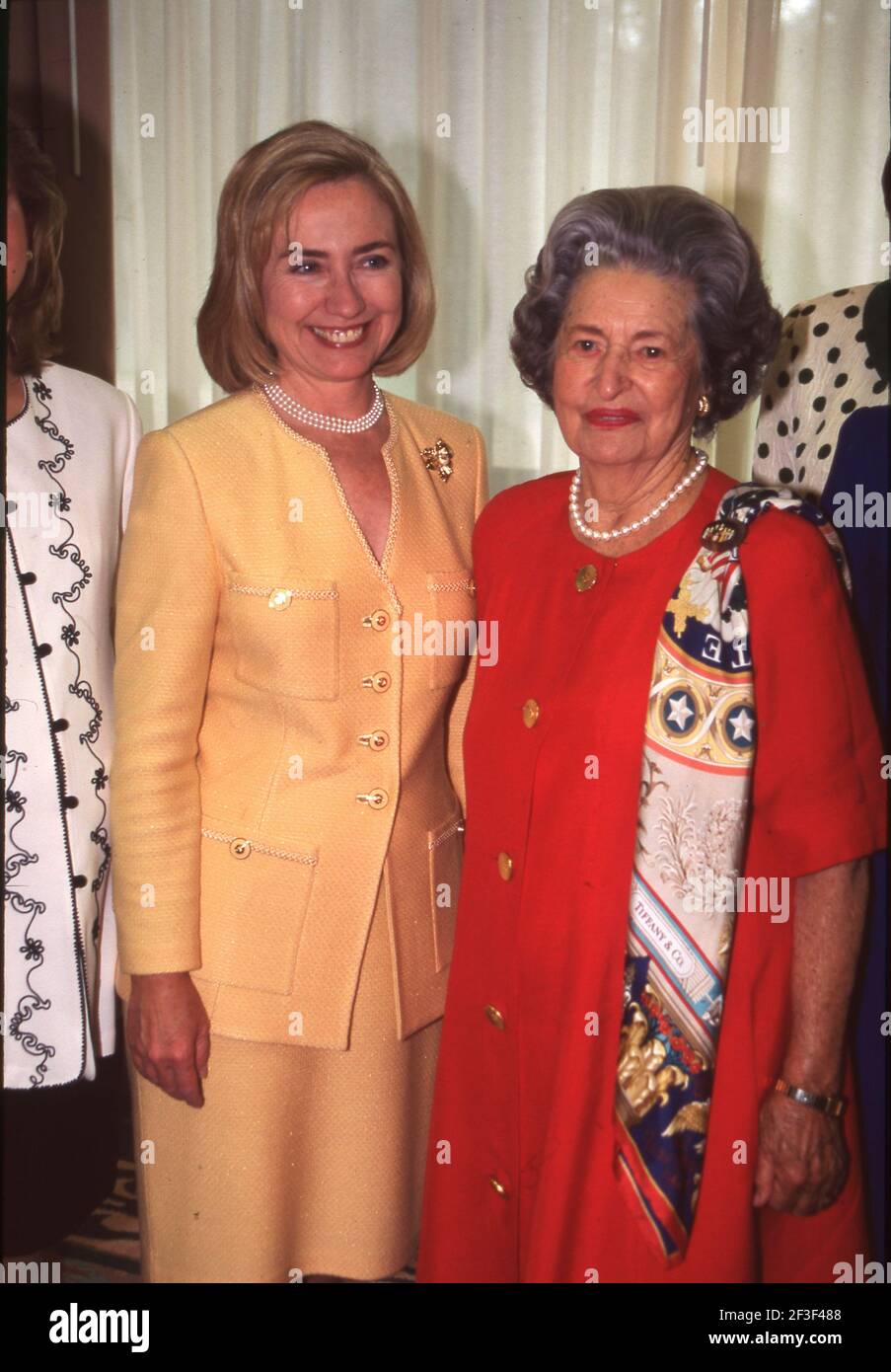 Austin, Texas, États-Unis. 4 septembre 1996. Rétrospective sur la vie de l'ancienne première dame, LADY BIRD JOHNSON pendant ses années au Texas après la mort de l'ancienne présidente Lyndon Baines Johnson le 22 janvier 1973. Cette photo montre HILLARY CLINTON et LADY BIRD JOHNSON à la bibliothèque LBJ le 4 septembre 1996 pendant la campagne pour président. Crédit : Bob Daemmrich/ZUMA Wire/Alay Live News Banque D'Images