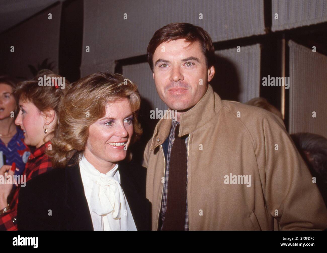 Robert Urich et Heather Menzies Circa des années 80 crédit: Ralph Dominguez/MediaPunch Banque D'Images