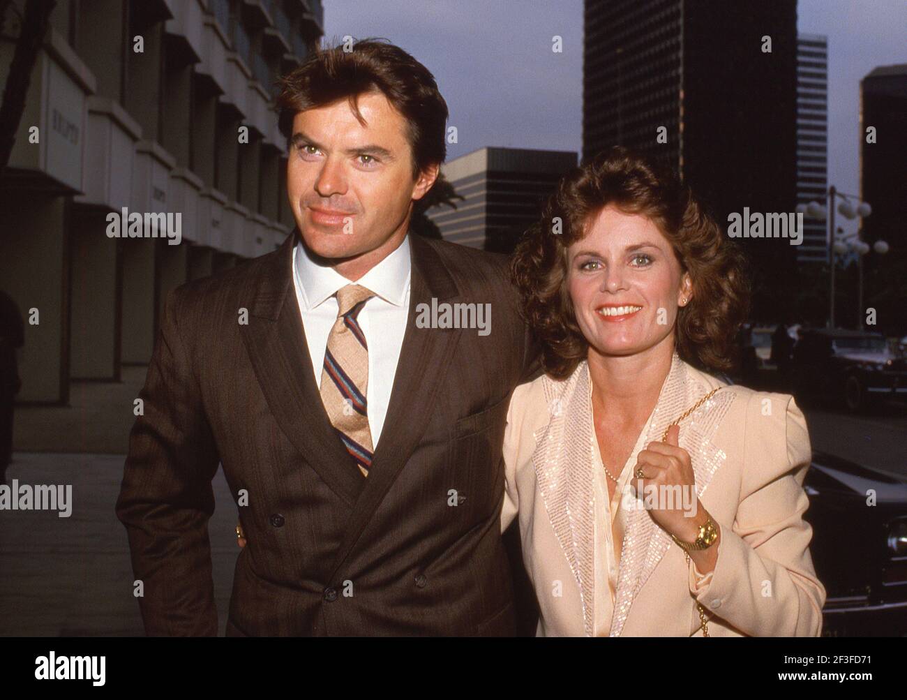 Robert Urich et Heather Menzies Circa des années 80 crédit: Ralph Dominguez/MediaPunch Banque D'Images