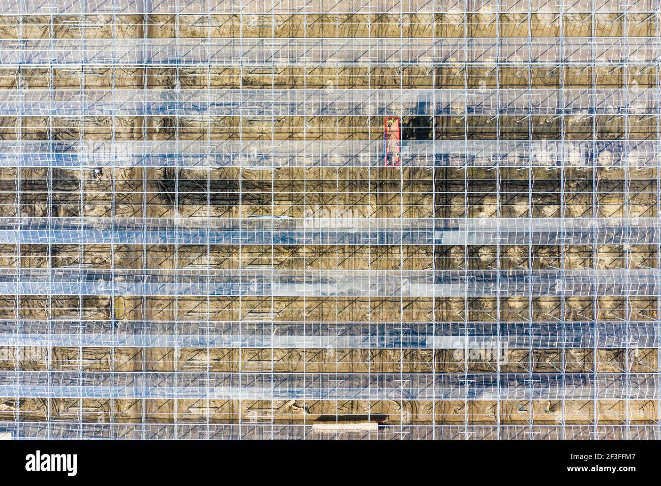 Construction de serres industrielles vue aérienne. Nourrir la planète, nourrir les gens. Banque D'Images Construction de serres industrielles vue aérienne. Nourrir la planète, nourrir les gens. Banque D'Images