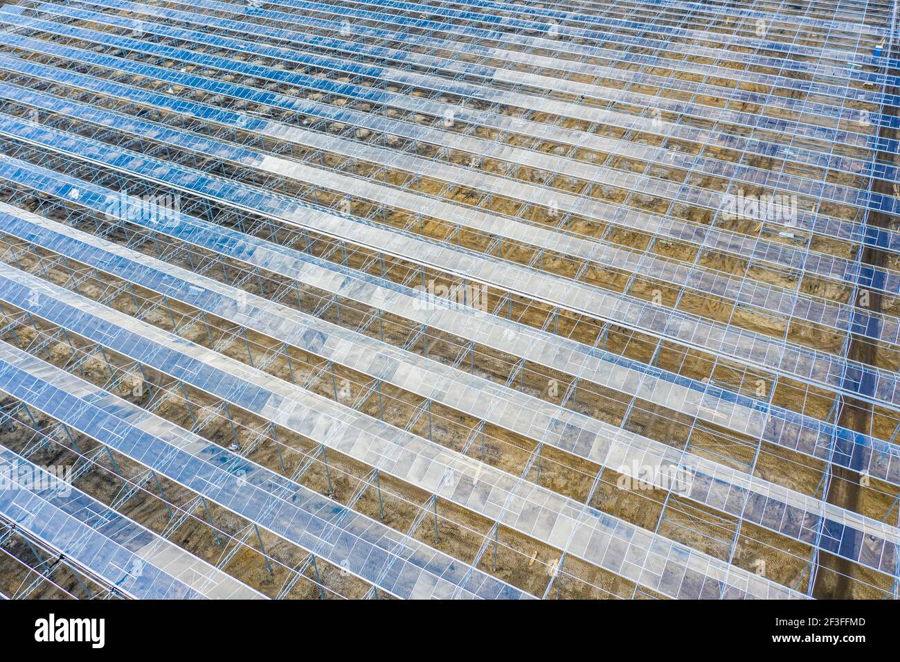 Construction de serres industrielles vue aérienne. Nourrir la planète, nourrir les gens. Banque D'Images Construction de serres industrielles vue aérienne. Nourrir la planète, nourrir les gens. Banque D'Images
