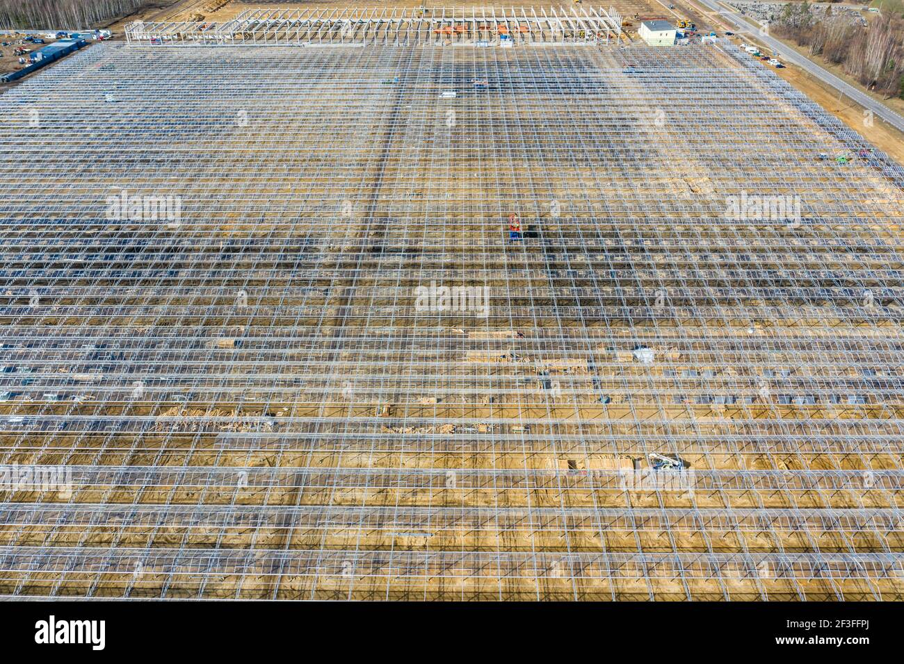Construction de serres industrielles vue aérienne. Nourrir la planète, nourrir les gens. Banque D'Images Construction de serres industrielles vue aérienne. Nourrir la planète, nourrir les gens. Banque D'Images