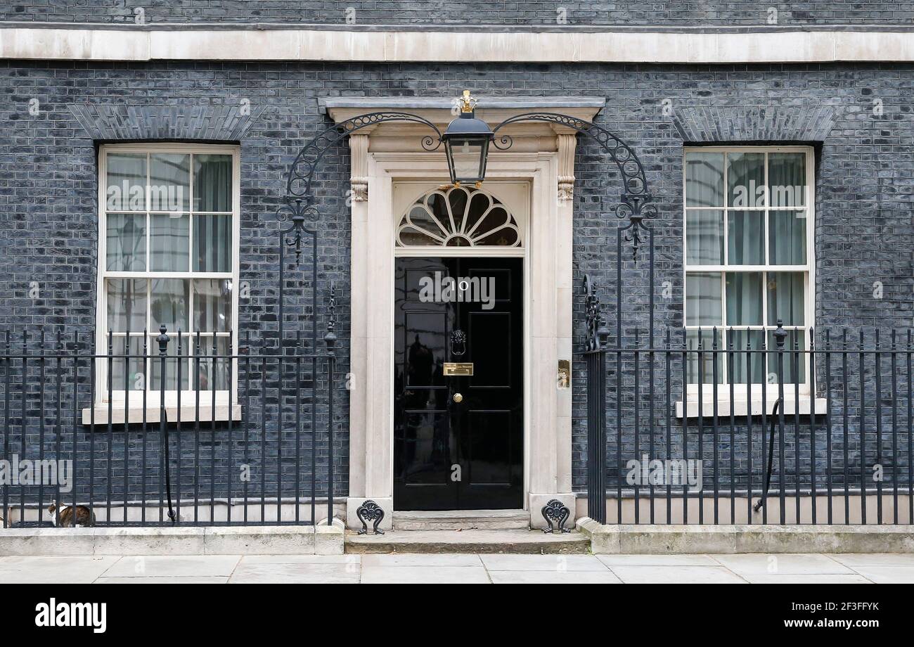 Londres, Royaume-Uni. 16 mars 2021. Photo prise le 16 mars 2021 montre une vue générale du 10 Downing Street à Londres, Grande-Bretagne. Le gouvernement britannique a annoncé mardi un ensemble de nouvelles mesures, notamment un meilleur éclairage et la vidéosurveillance dans la communauté, pour « rassurer davantage » les femmes et les filles après la mort de Sarah Everard, 33 ans. Credit: Han Yan/Xinhua/Alay Live News Banque D'Images