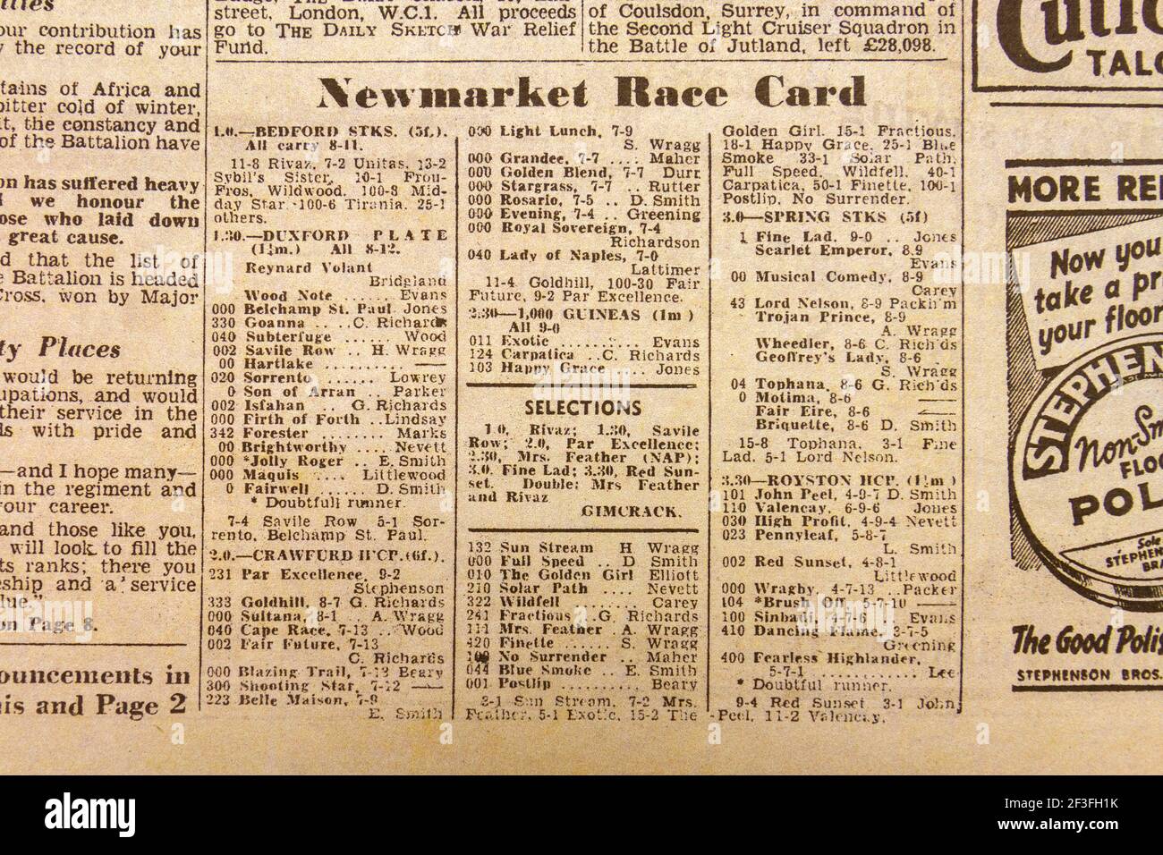 Newmarket Race Card (courses hippiques) dans le quotidien Sketch (réplique) journal du 8 mai 1945 célébrant le jour du VE. Banque D'Images