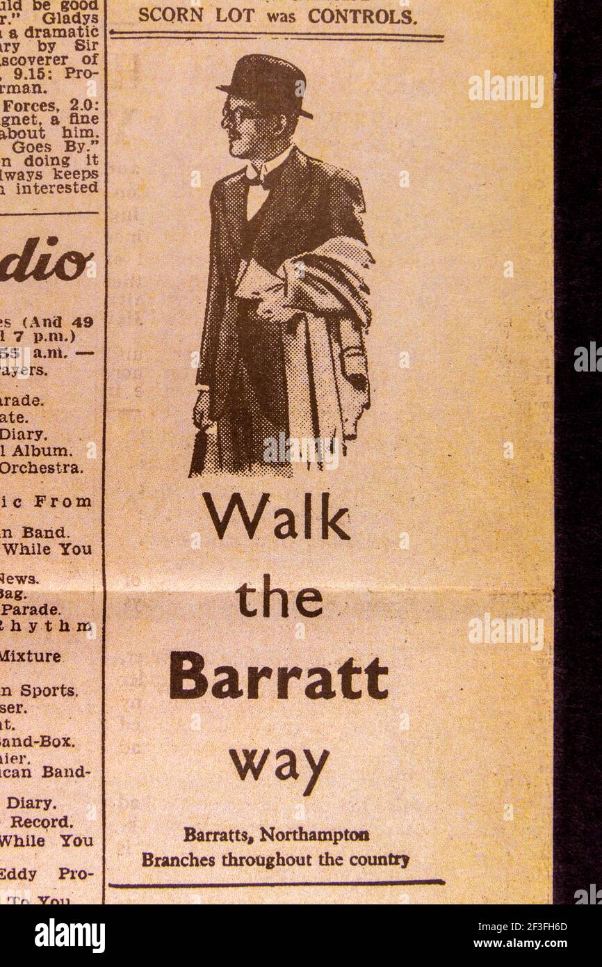 Publicité pour Barratts: 'Walk the Barratt Way' dans le quotidien Sketch (réplique) journal du 8 mai 1945 célébrant le jour de la VE. Banque D'Images