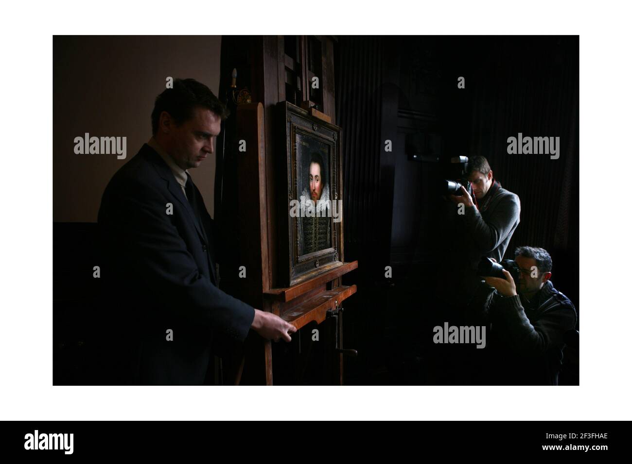 Dévoilé aujourd'hui, un portrait de William Shakespeare peint en 1610, il est considéré comme la seule photo de William Shakespeare encore en vie. Le portrait doit être exposé au Shakespeare Birthplace Trust à Stratford-upon-Avon le 23 avril 2009. Photographie de David Sandison Banque D'Images