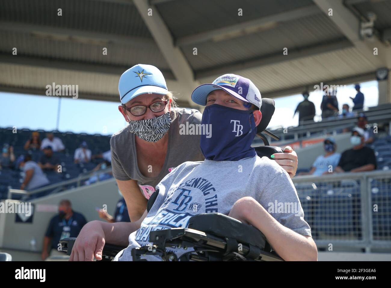 15 mars 2021 Port Charlotte : les fans des Rays de Tampa Bay profitent d’une journée au stade de baseball lors d’un match d’entraînement de printemps au Charlotte Sports Park. Les rayons battent les Red Sox 3-2. (Kim Hukari/image du sport) Banque D'Images