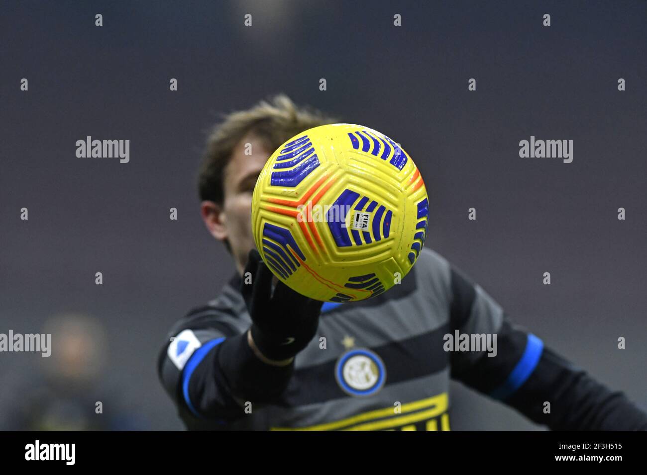 Le ballon officiel de la série ITALIENNE A, lors d'un match de football, au stade san siro de Milan. Italie Banque D'Images