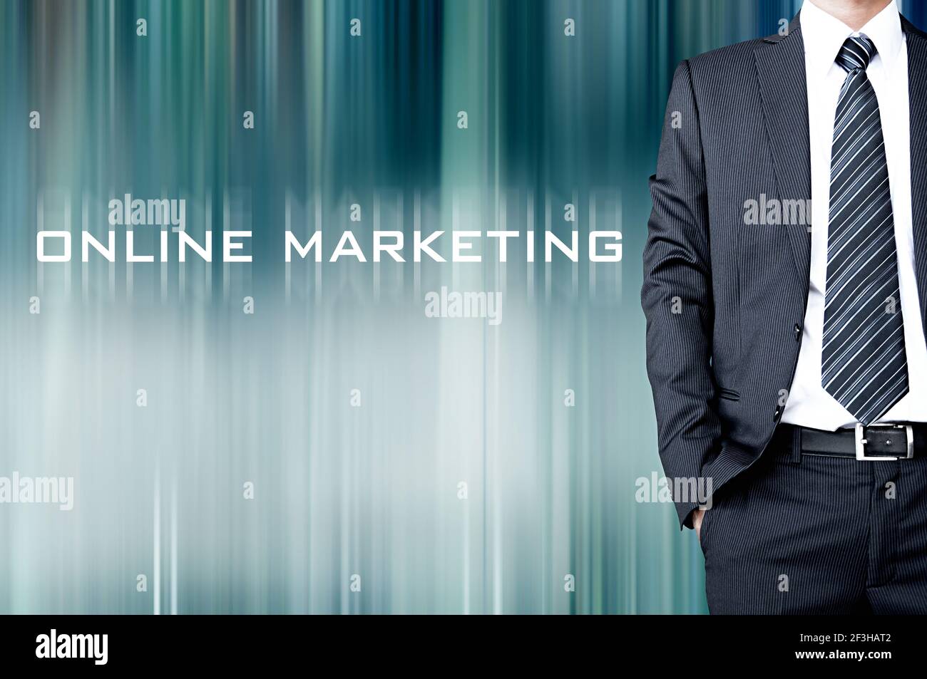 MARKETING EN LIGNE signe sur le mouvement flou résumé arrière-plan avec debout homme d'affaires Banque D'Images