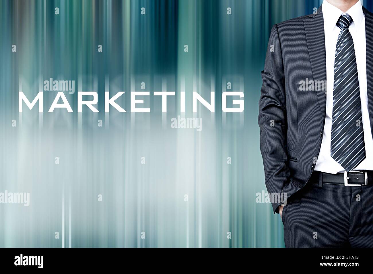 MARKETING signe sur le mouvement flou résumé arrière-plan avec homme d'affaires debout Banque D'Images