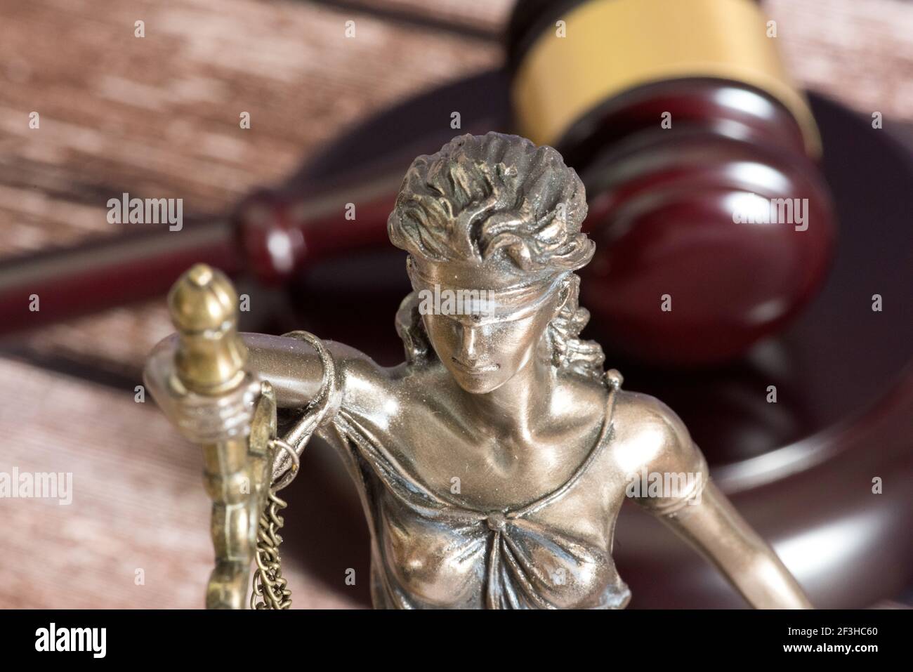 Le gavel du juge et la déesse de la justice de la Dame de Justice Banque D'Images