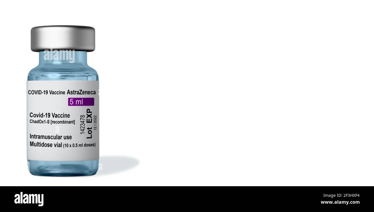 Marseille, France - Mars 16, 2021: AstraZeneca COVID-19 vaccin contre le coronavirus sur flacon - conception de bannière avec espace de copie Banque D'Images Marseille, France - Mars 16, 2021: AstraZeneca COVID-19 vaccin contre le coronavirus sur flacon - conception de bannière avec espace de copie Banque D'Images