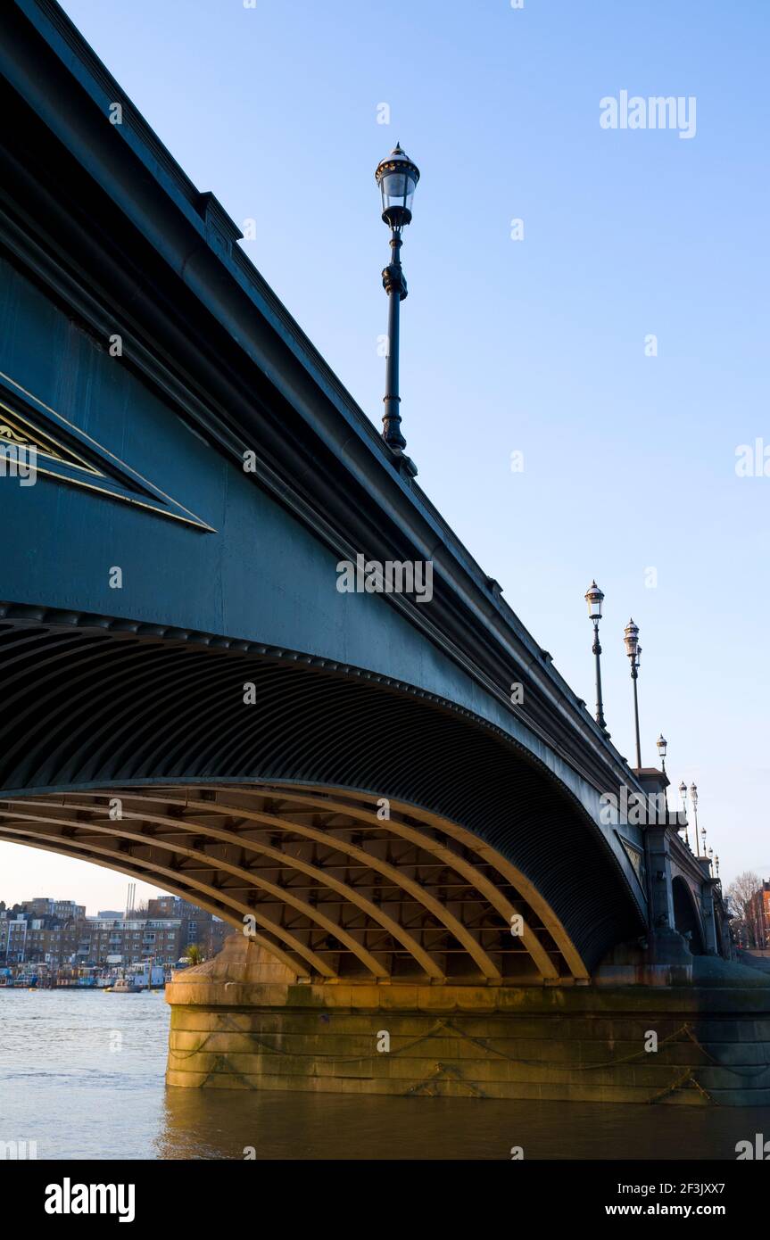 Pont de Battersea sur la Tamise. Battersea Bridge, Londres, Royaume-Uni. 30 janvier 2012 Banque D'Images