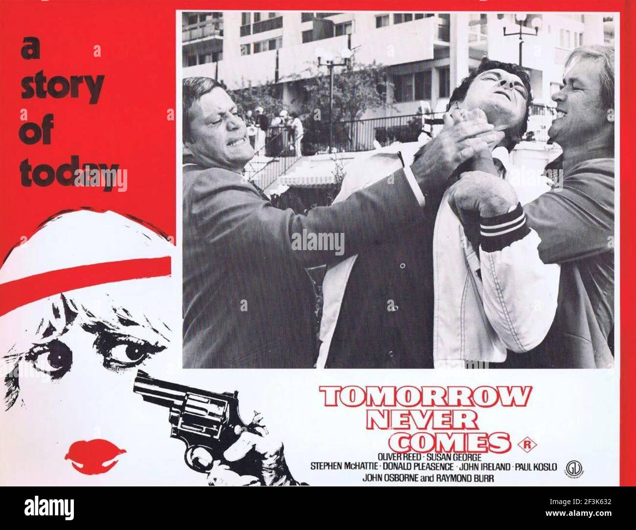 DEMAIN NE VIENT JAMAIS 1978 Rank film Distributors production avec Oliver Reed à gauche Banque D'Images