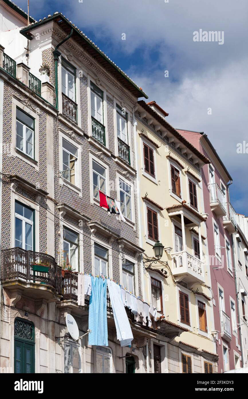 Terrasse traditionnelle des maisons dans la vieille ville de Coimbra, Beira Litoral, Portugal Banque D'Images