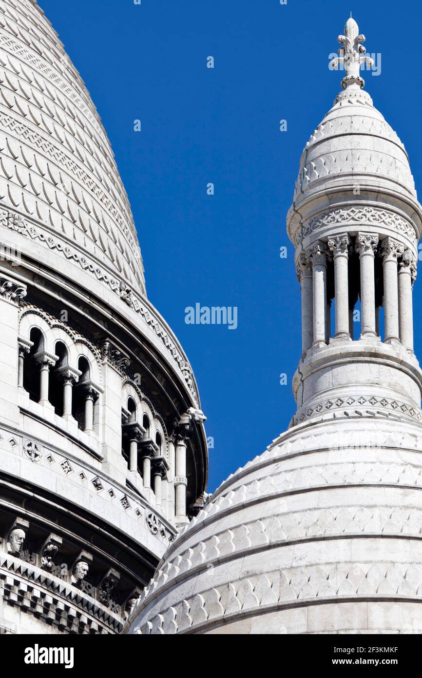 Détail des dômes de la Basilique du Sacré-Coeur, Montmartre, Paris, France. Construit 1875-1924 officiellement en 1919 et dédié. Banque D'Images
