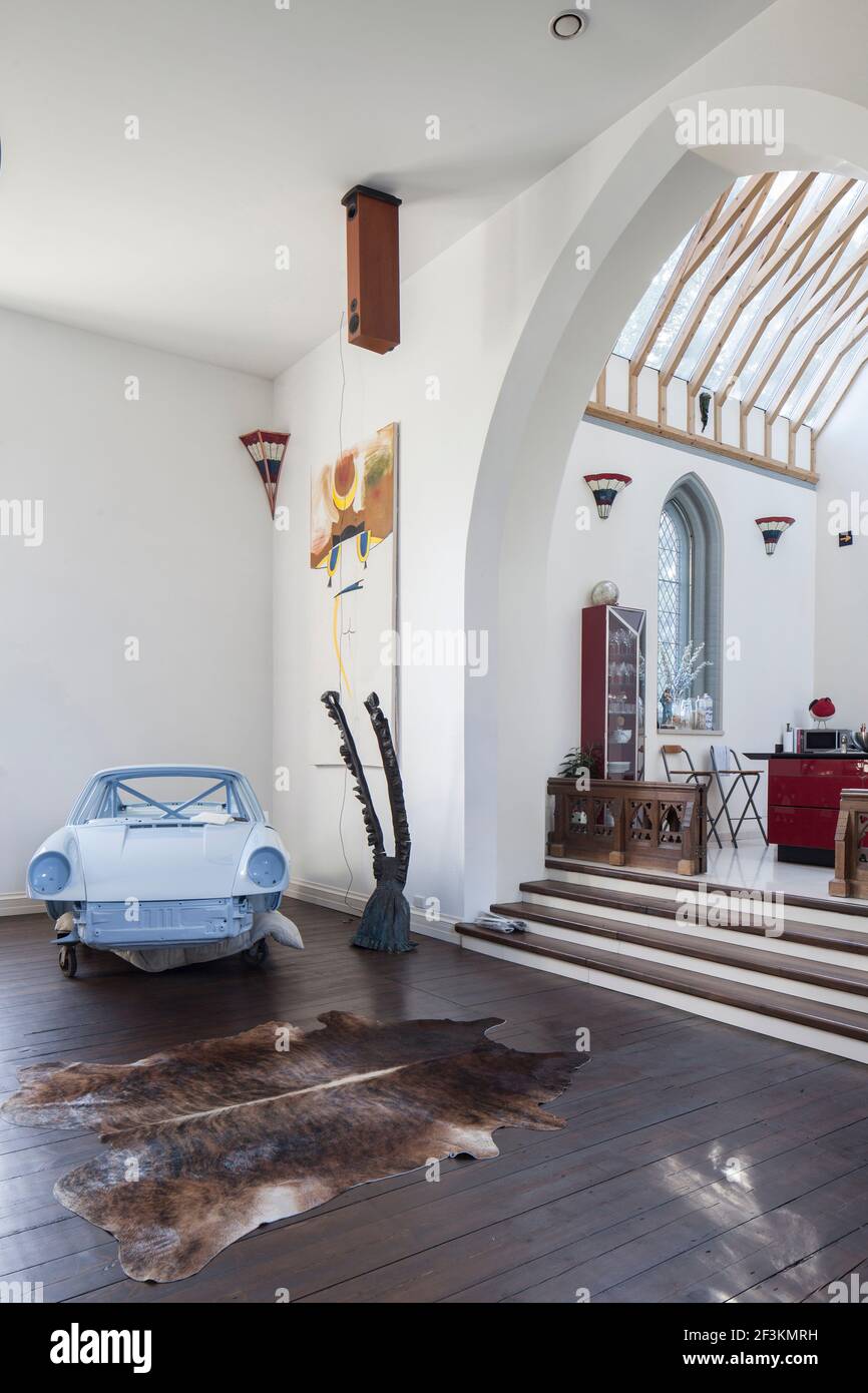 Eglise Saint Johns, route St Johns, Uxbridge. Cuisine Arch. Interne et Porsche Banque D'Images