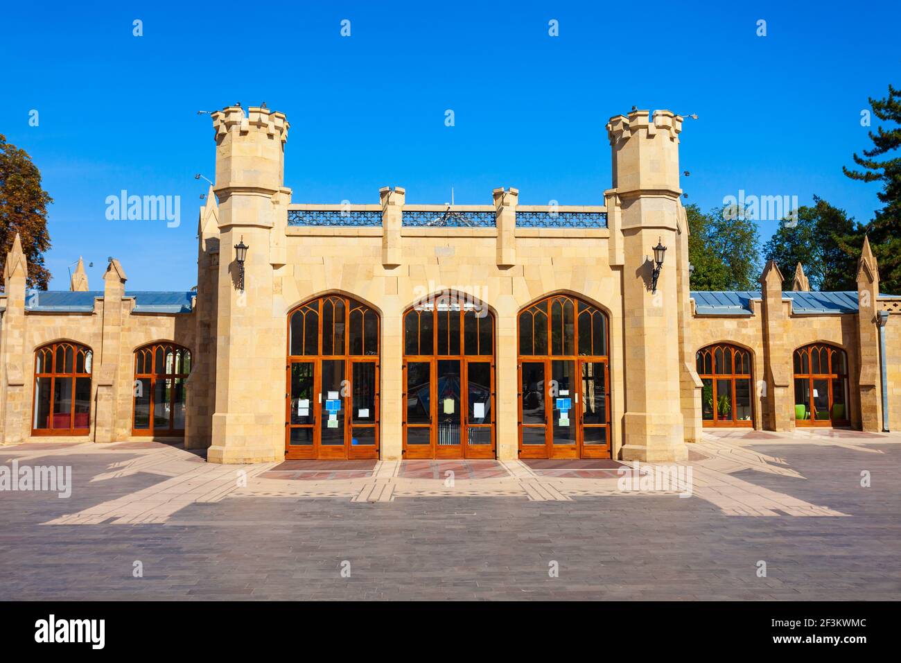 La galerie Narzan ou Narzannaya est un bâtiment historique situé sur le boulevard Kurortny, dans la ville thermale de Kislovodsk, dans la région des eaux minérales du Caucase, Stavropol Kra Banque D'Images