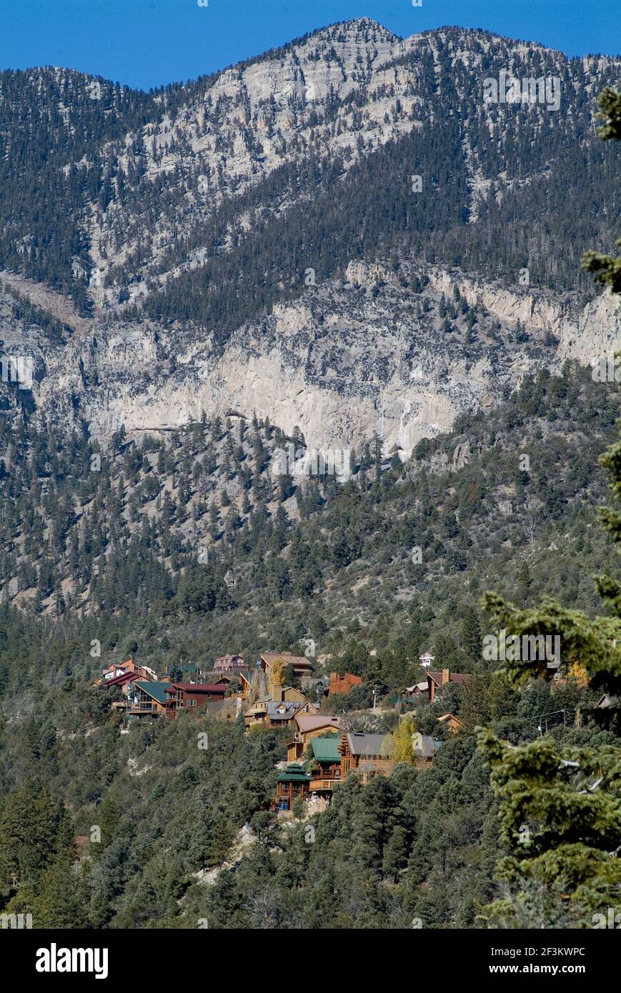 Deuxième maison dans les montagnes, Mt Charleston, près de Las Vegas, Nevada, Etats-Unis | AUCUN | Banque D'Images