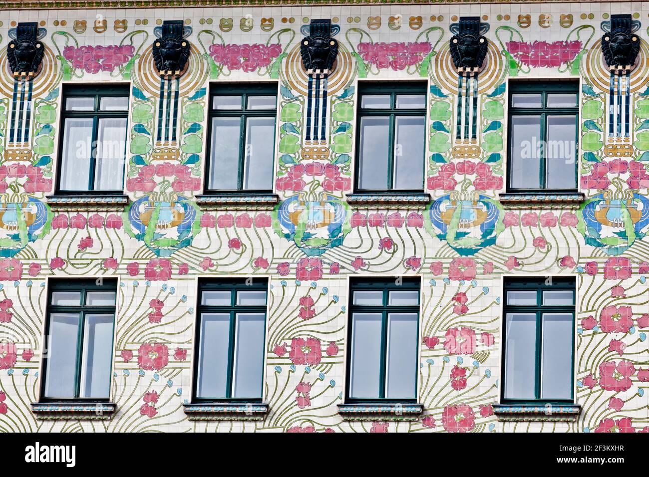 Façade d'une maison Jugendstil Majolikahaus (majolica) au n° 40 Linke Wienzeile (1899), Vienne, Autriche Banque D'Images