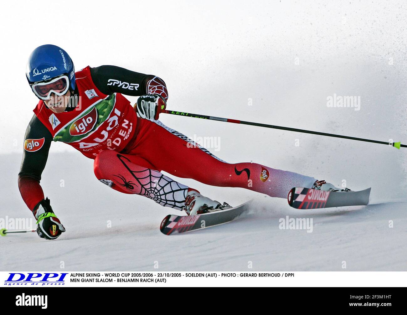 SKI ALPIN - COUPE DU MONDE 2005/2006 - 23/10/2005 - SOELDEN (AUT) - PHOTO : GERARD BERTHOUD / DPPI HOMMES SLALOM GÉANT - BENJAMIN RAICH (AUT) Banque D'Images