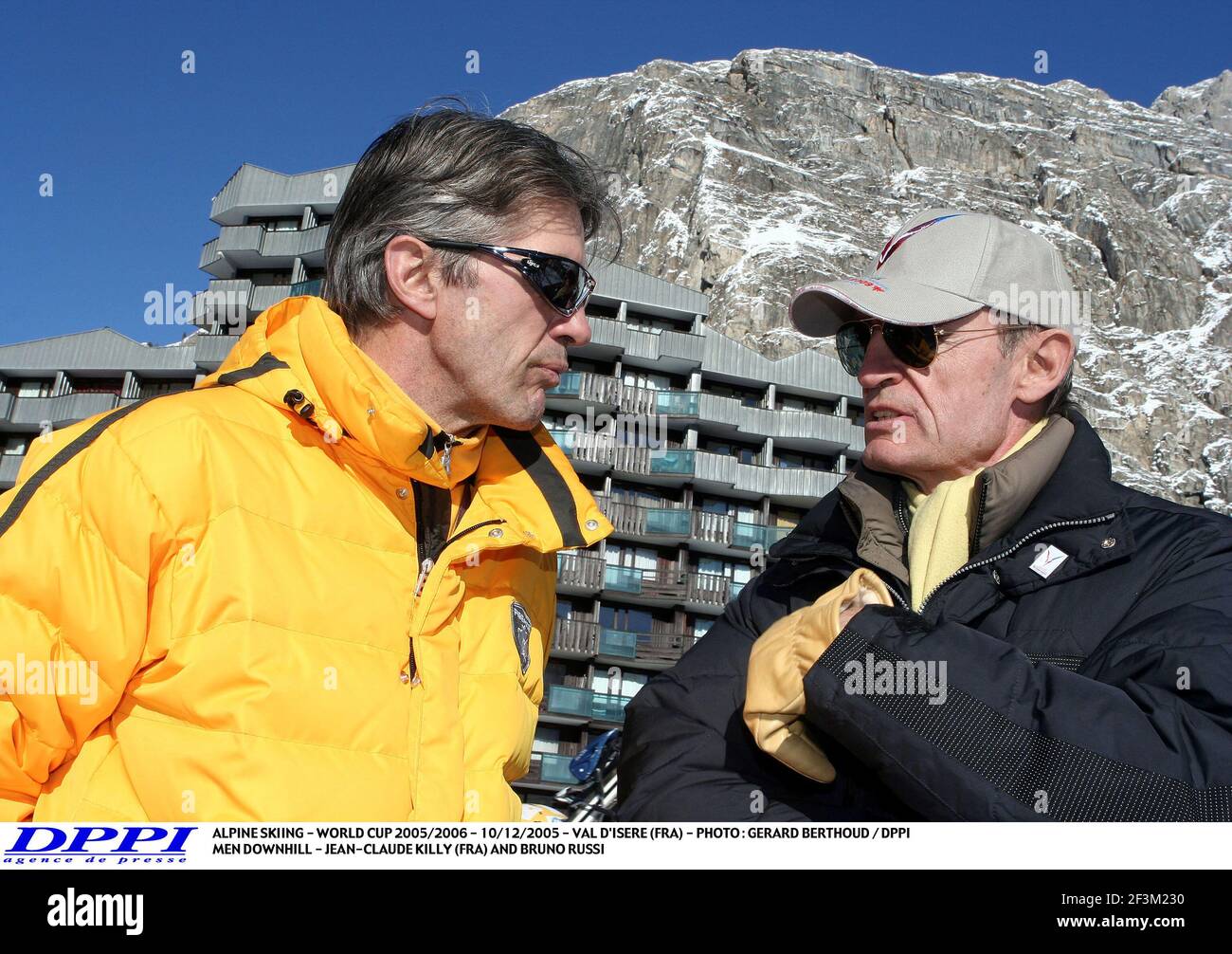 SKI ALPIN - COUPE DU MONDE 2005/2006 - 10/12/2005 - VAL D'ISÈRE (FRA) - PHOTO : GERARD BERTHOUD / DPPI HOMMES DESCENTE - JEAN-CLAUDE KILLY (FRA) ET BRUNO RUSSI Banque D'Images