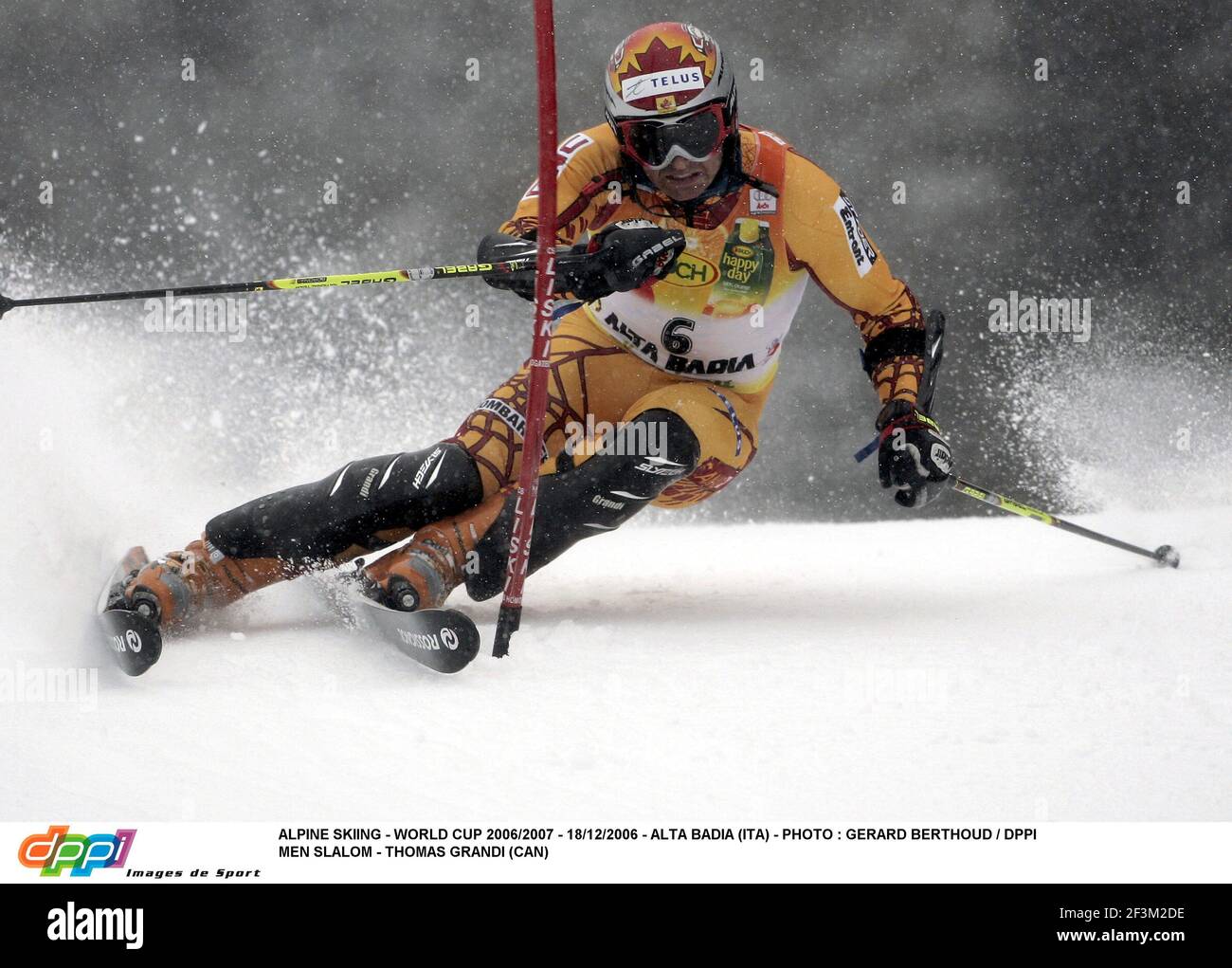 SKI ALPIN - COUPE DU MONDE 2006/2007 - 18/12/2006 - ALTA BADIA (ITA) - PHOTO : GERARD BERTHOUD / DPPI HOMMES SLALOM - THOMAS GRANDI (CAN) Banque D'Images