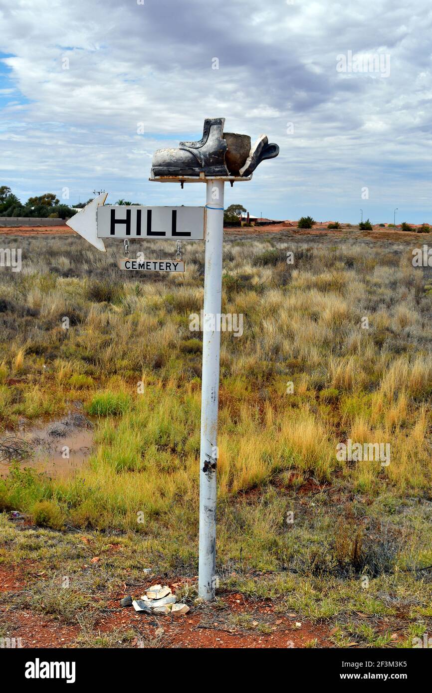 L'Australie, Coober Pedy, direction de cimetière public aka boot hill Banque D'Images